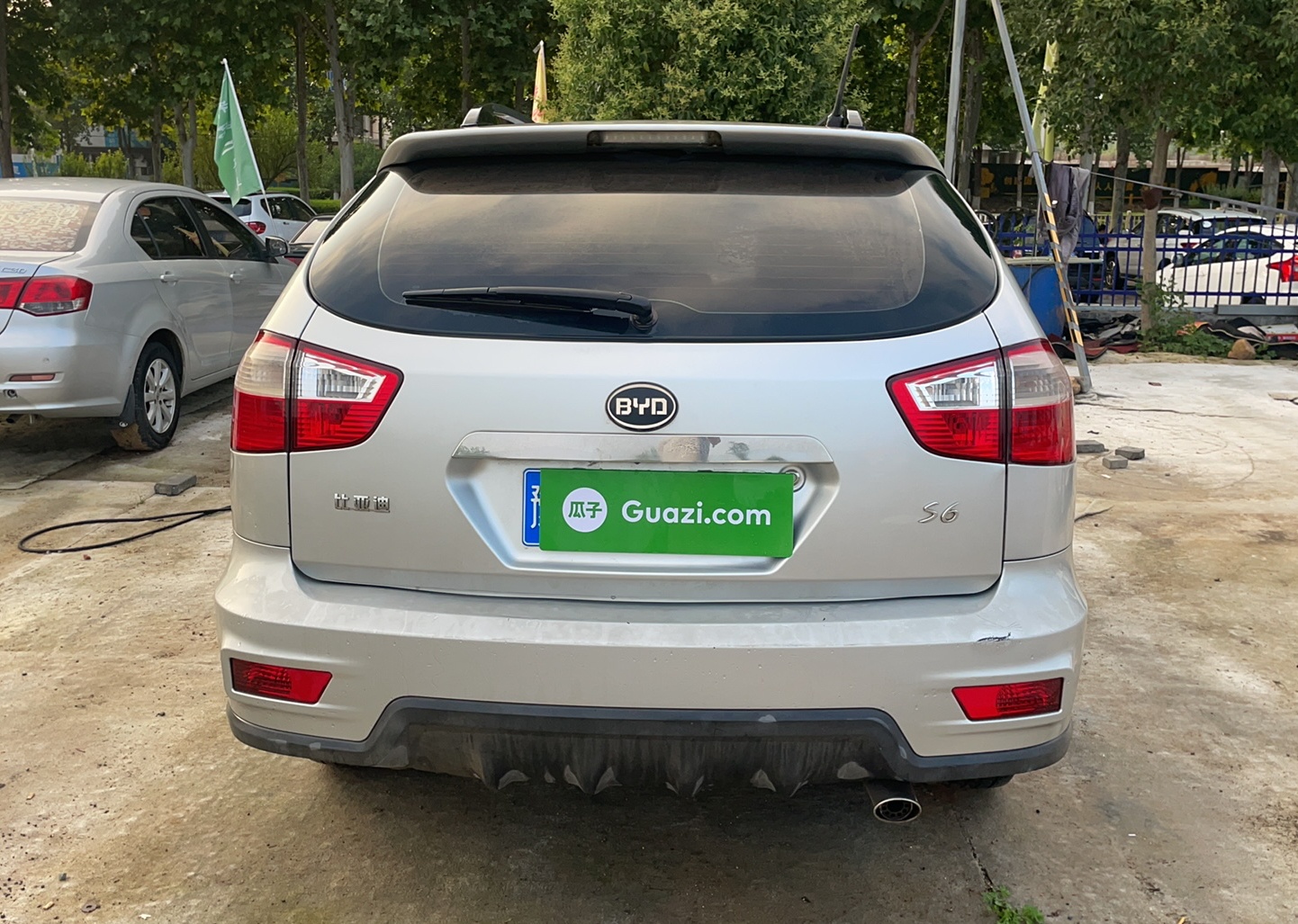 比亚迪S6 2011款 2.0L 手动豪华型