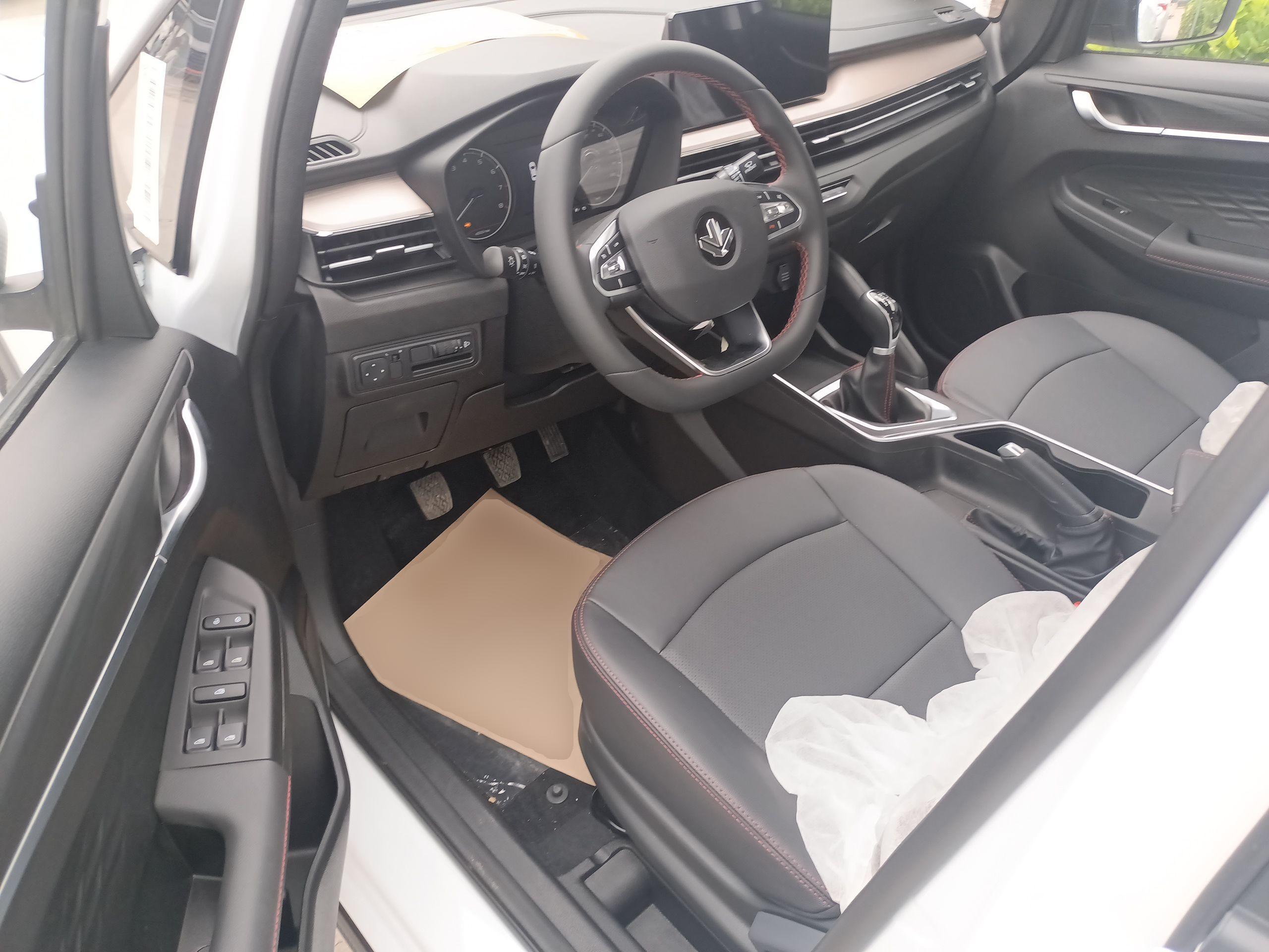 睿蓝汽车X3 PRO 2022款 1.5L 手动小萌