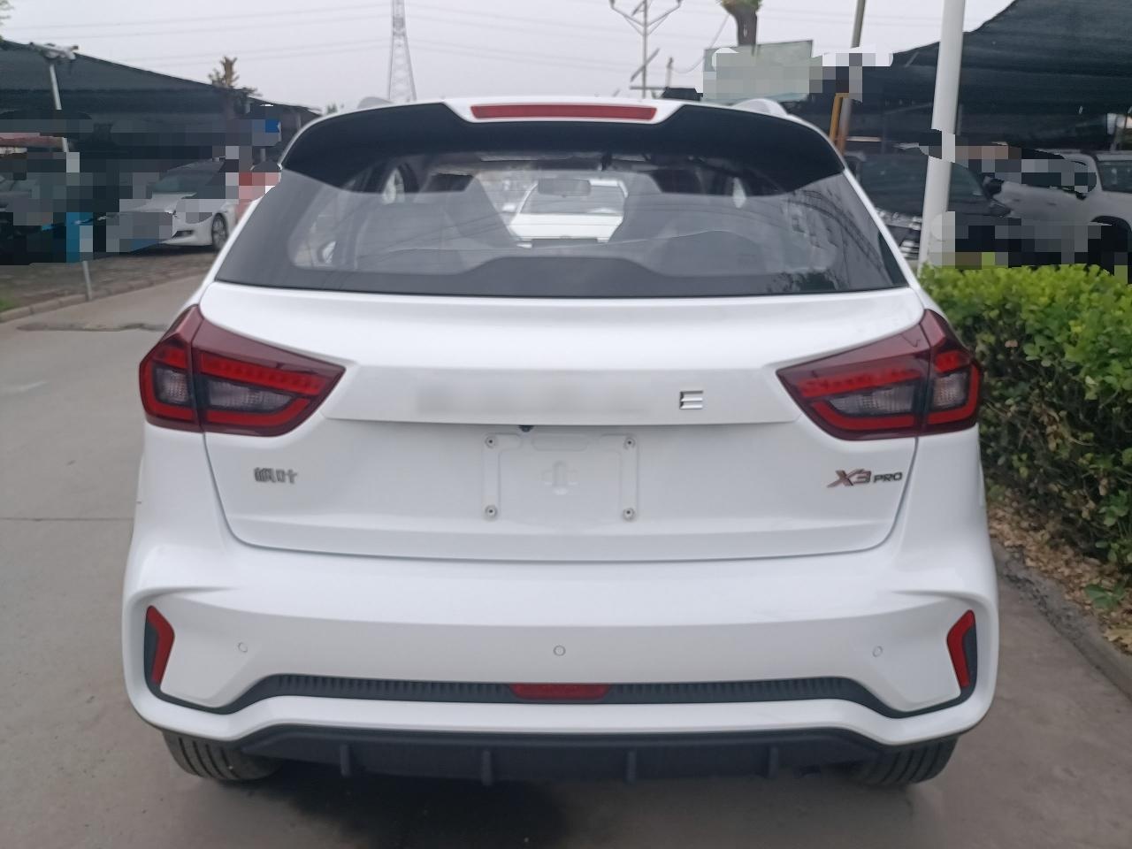 睿蓝汽车X3 PRO 2022款 1.5L 手动小萌