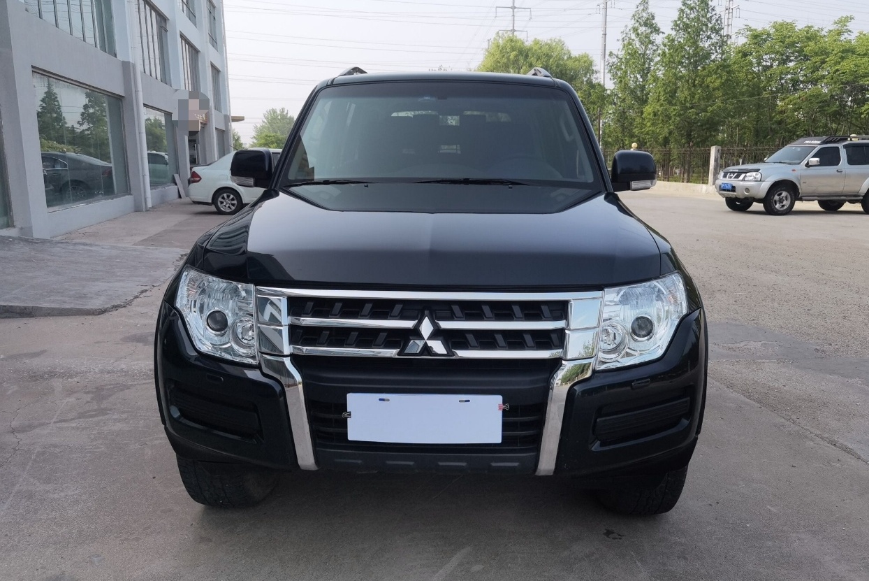 三菱 帕杰罗 2016款 3.0L 自动标准版 国V(进口)