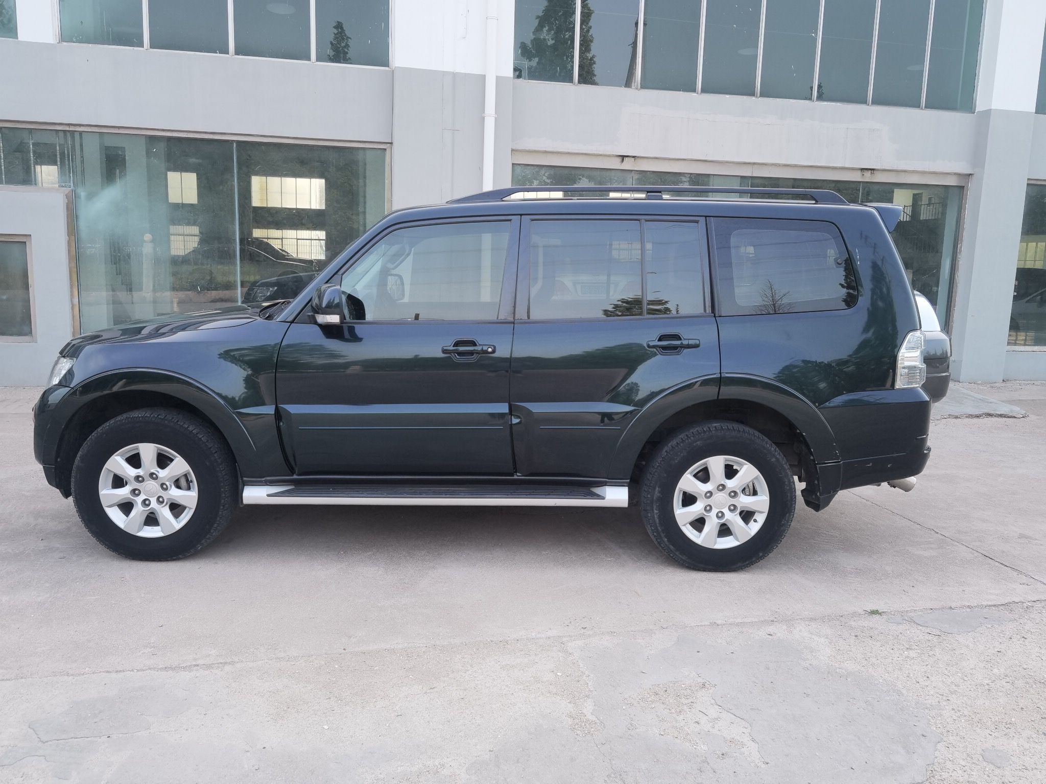 三菱 帕杰罗 2016款 3.0L 自动标准版 国V(进口)