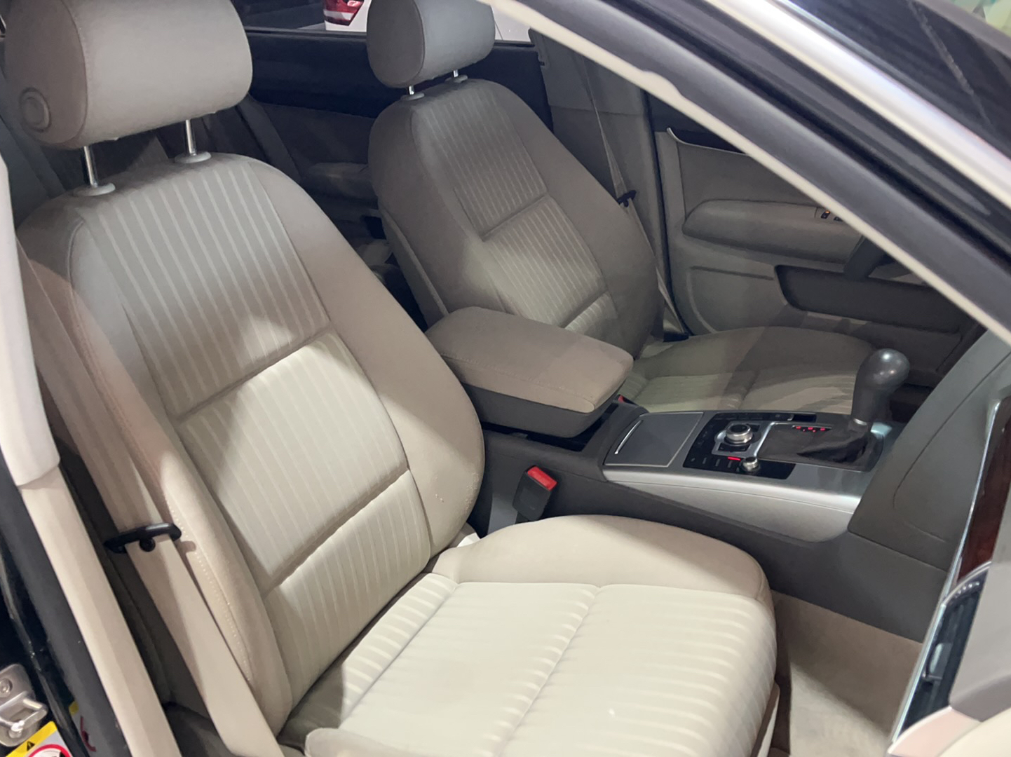 奥迪A6L 2011款 2.0 TFSI 自动标准型