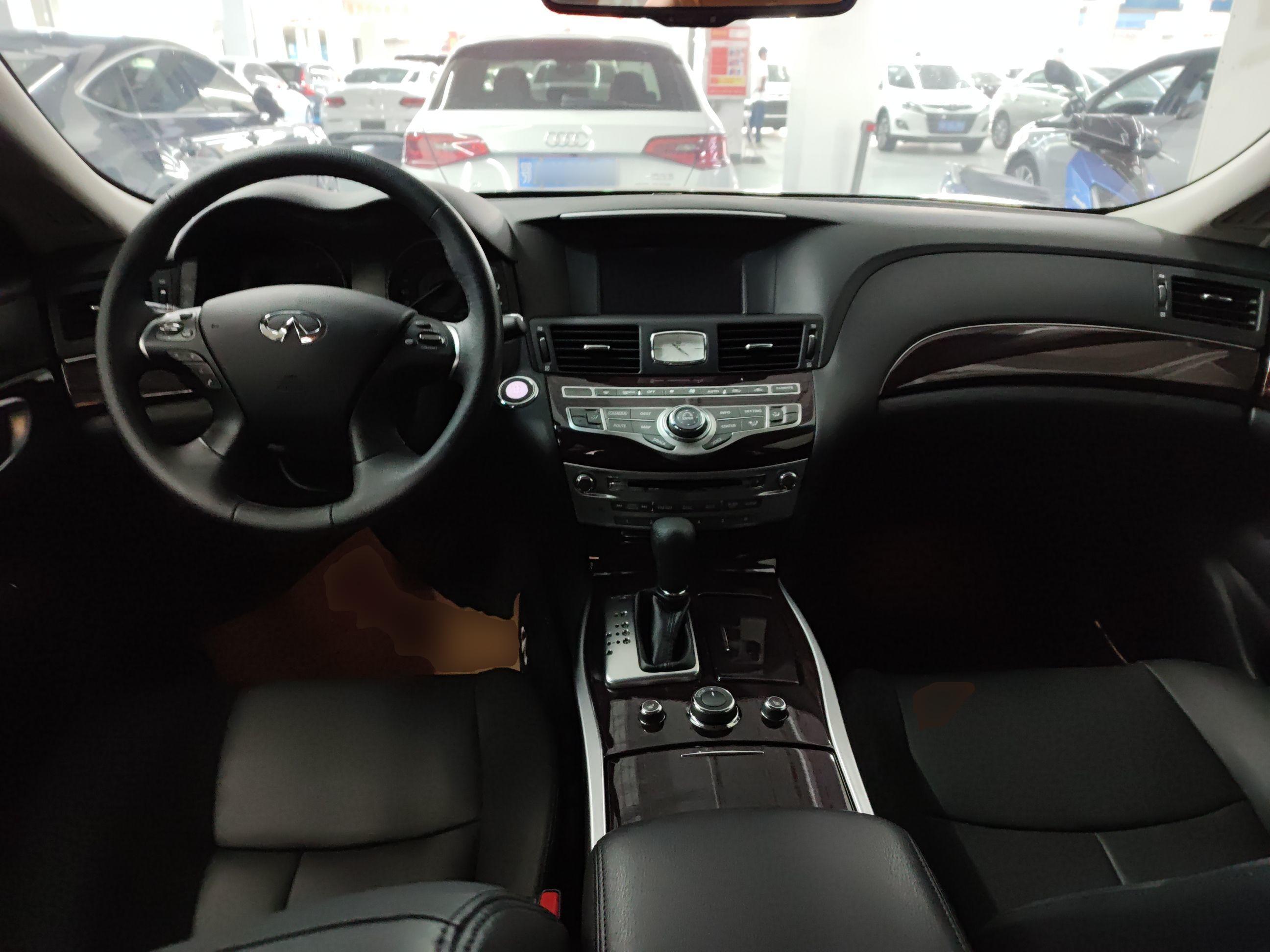 英菲尼迪Q70L 2019款 Q70L 2.0T 精英版 PLUS(进口)