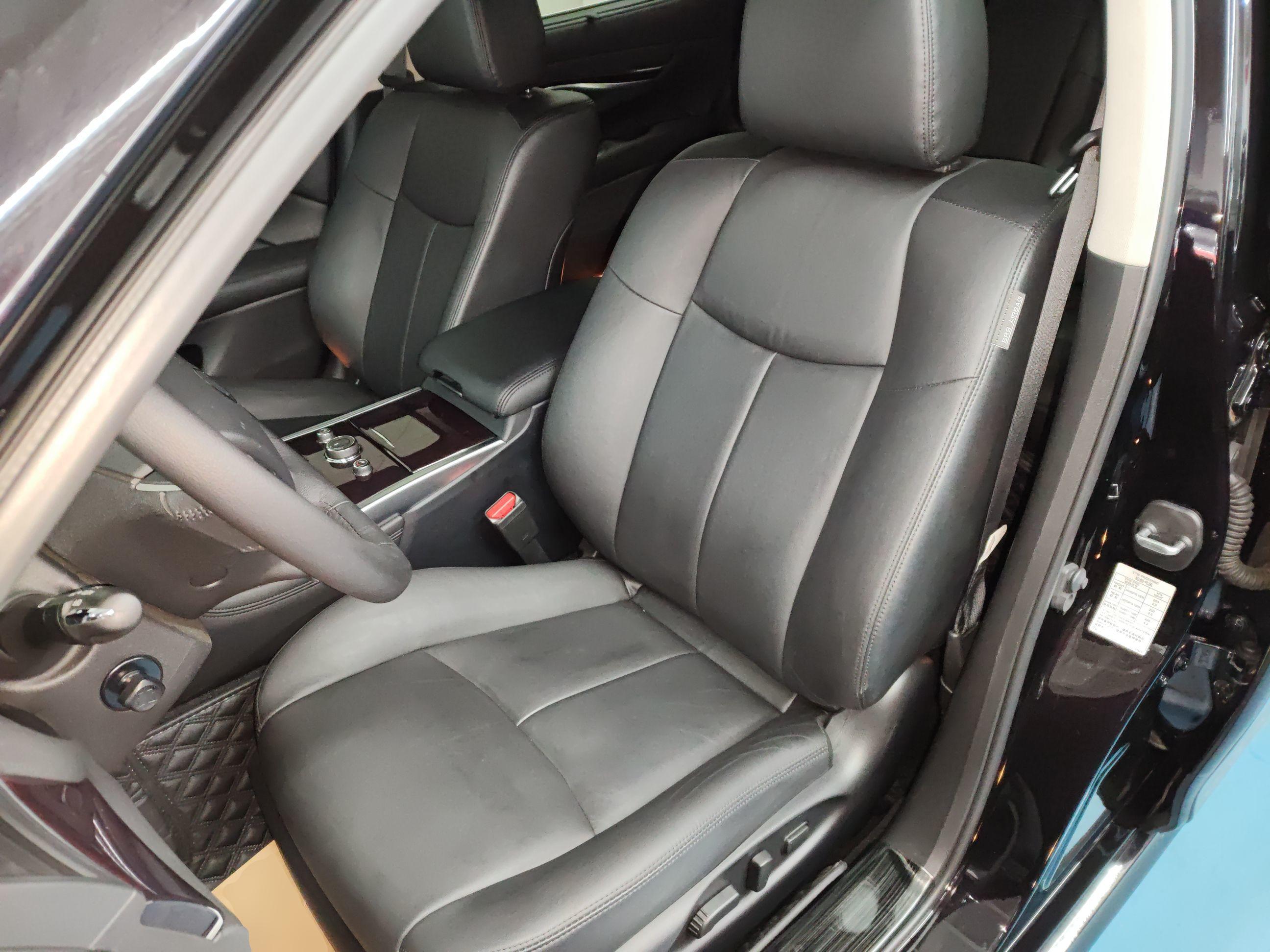 英菲尼迪Q70L 2019款 Q70L 2.0T 精英版 PLUS(进口)