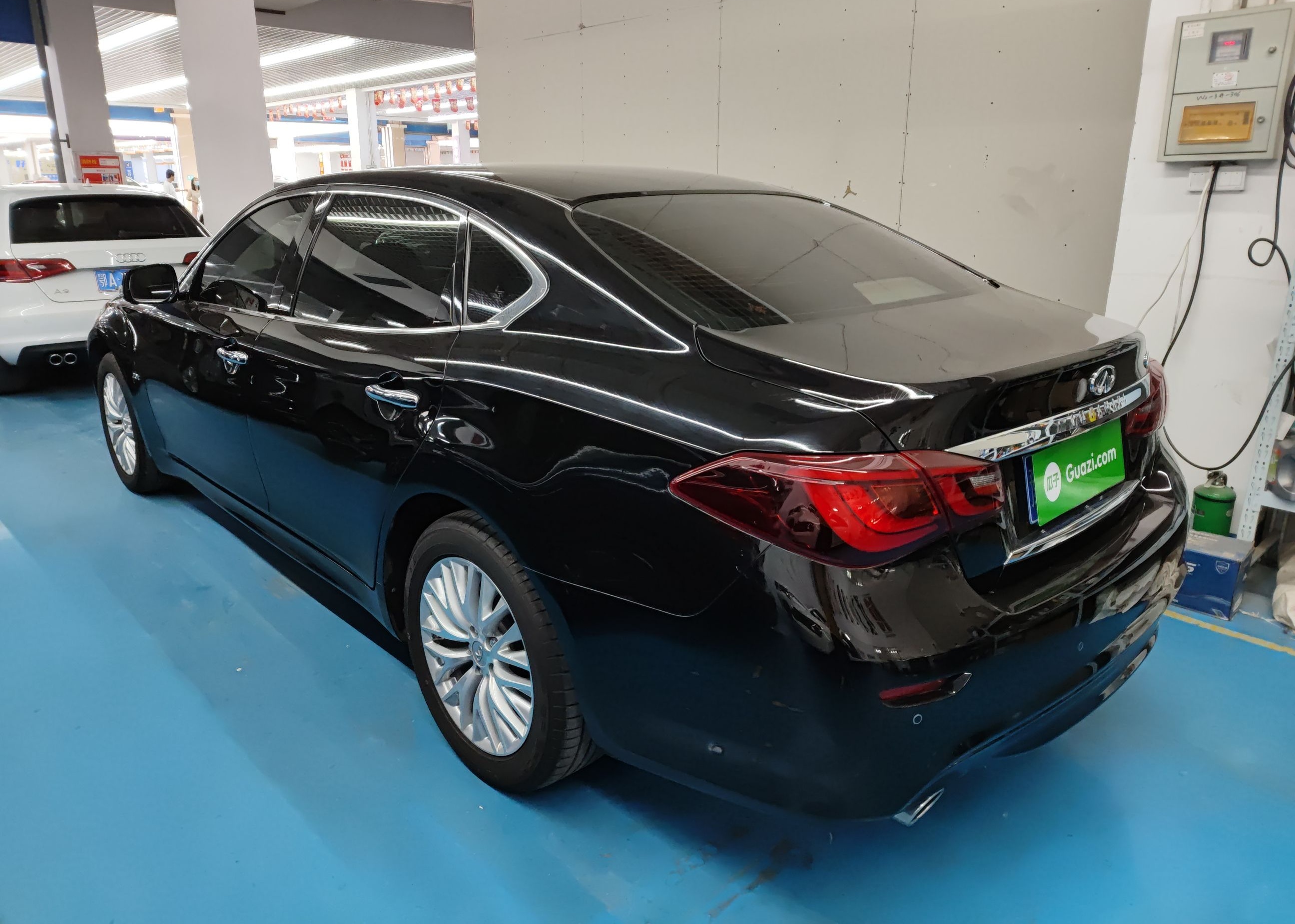 英菲尼迪Q70L 2019款 Q70L 2.0T 精英版 PLUS(进口)