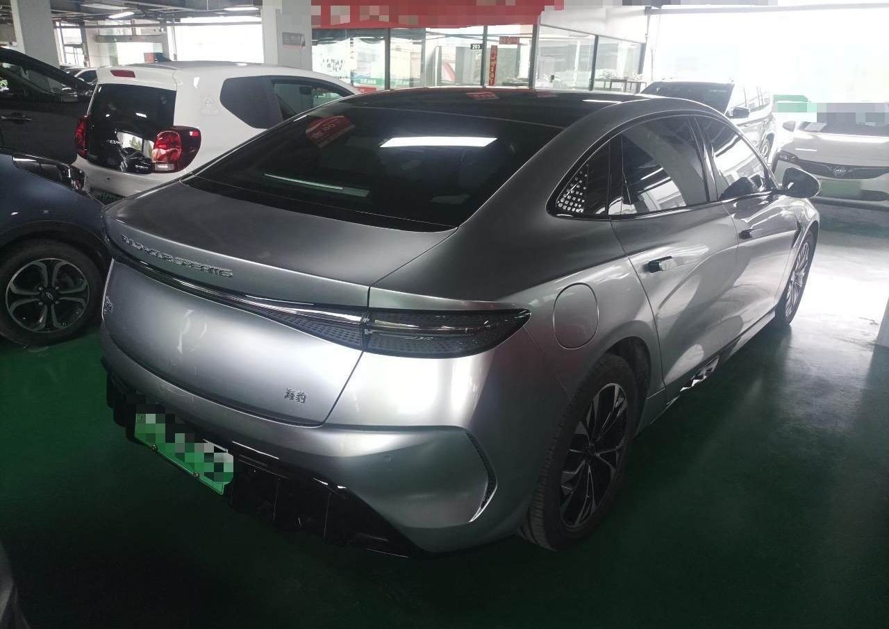 比亚迪 海豹 2022款 550km 标准续航后驱版尊贵型