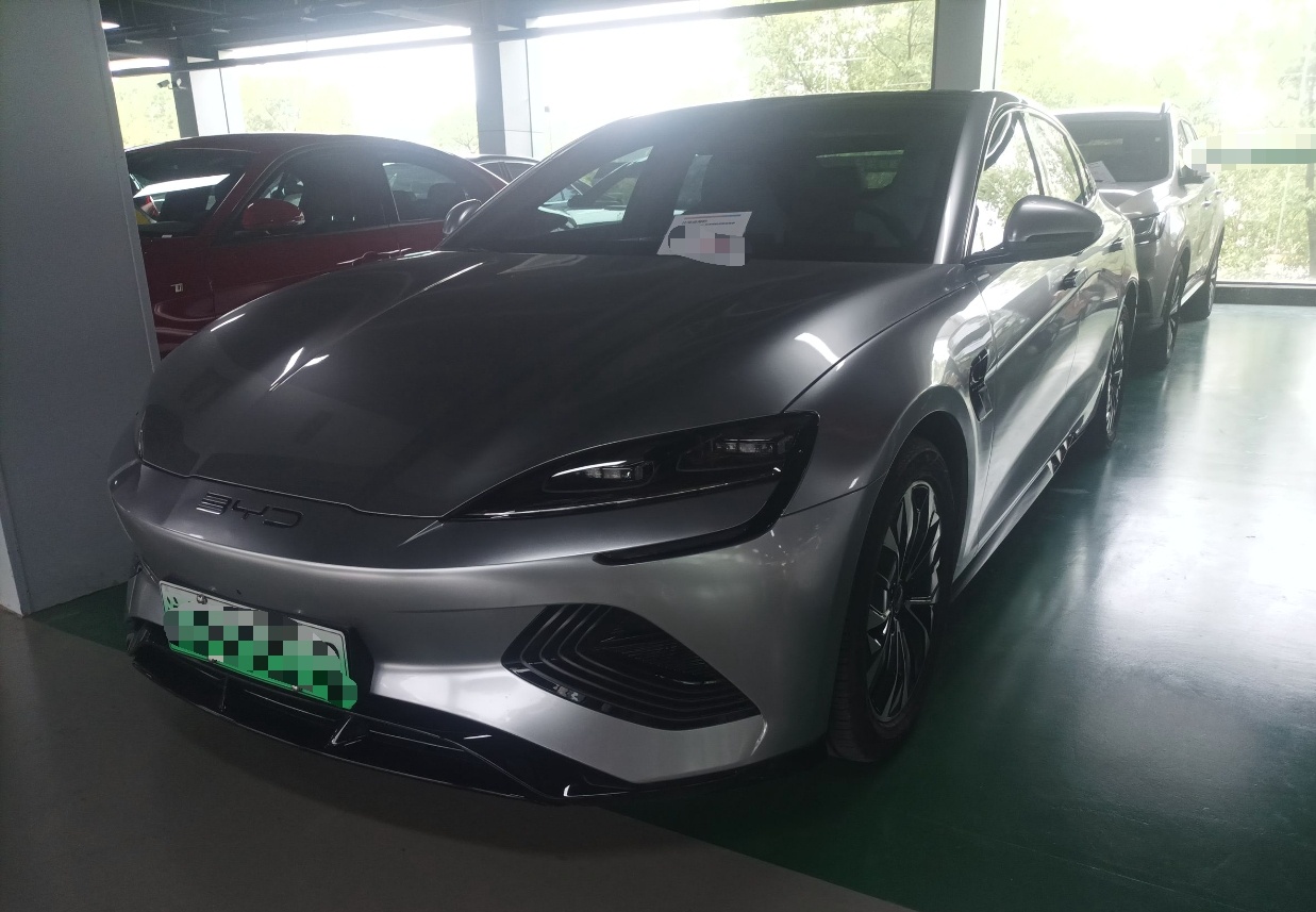 比亚迪 海豹 2022款 550km 标准续航后驱版尊贵型