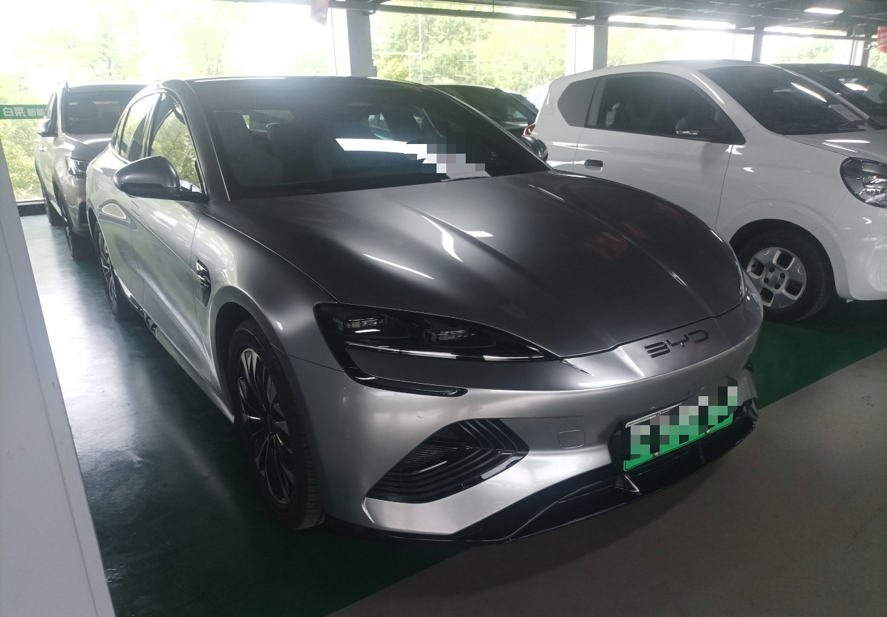 比亚迪 海豹 2022款 550km 标准续航后驱版尊贵型