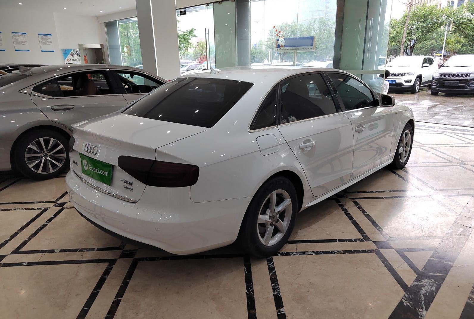 奥迪A4L 2013款 35 TFSI 自动标准型