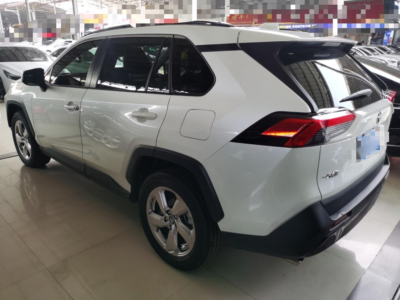 丰田 RAV4 2020款 2.0L CVT四驱尊贵版