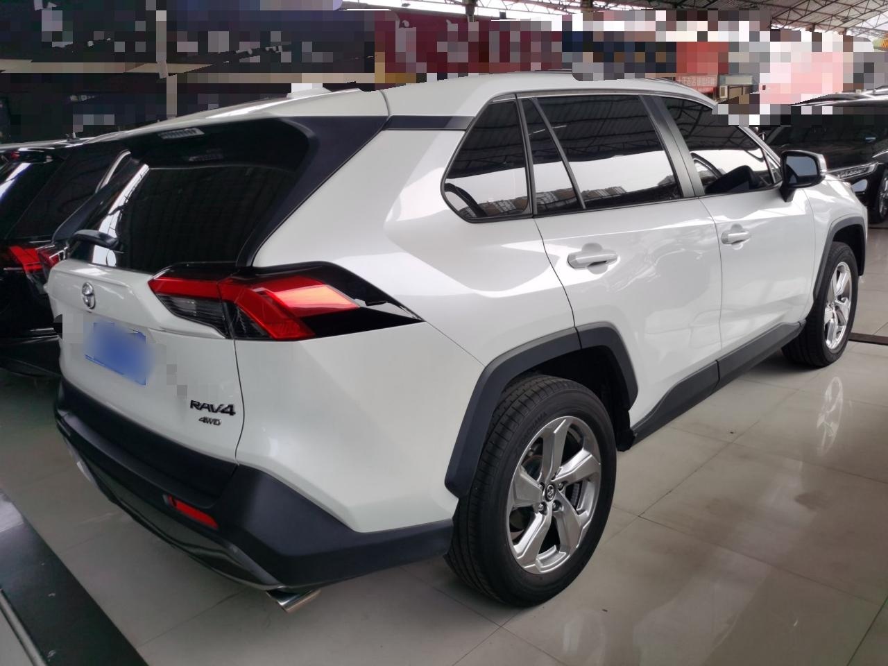 丰田 RAV4 2020款 2.0L CVT四驱尊贵版