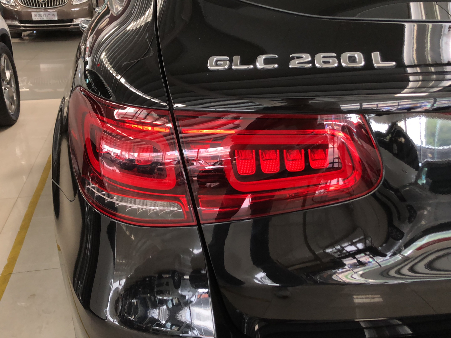 奔驰GLC级 2022款 改款 GLC 260 L 4MATIC 豪华型