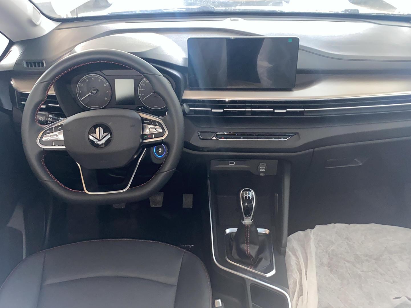 睿蓝汽车X3 PRO 2022款 1.5L 手动小萌