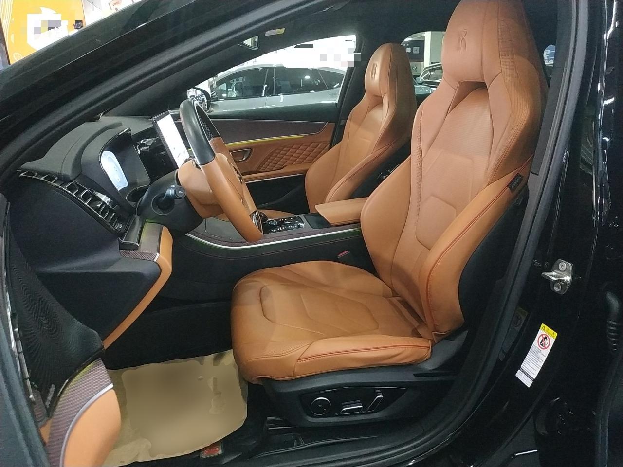 比亚迪 汉 2022款 EV 创世版 610KM四驱尊享型