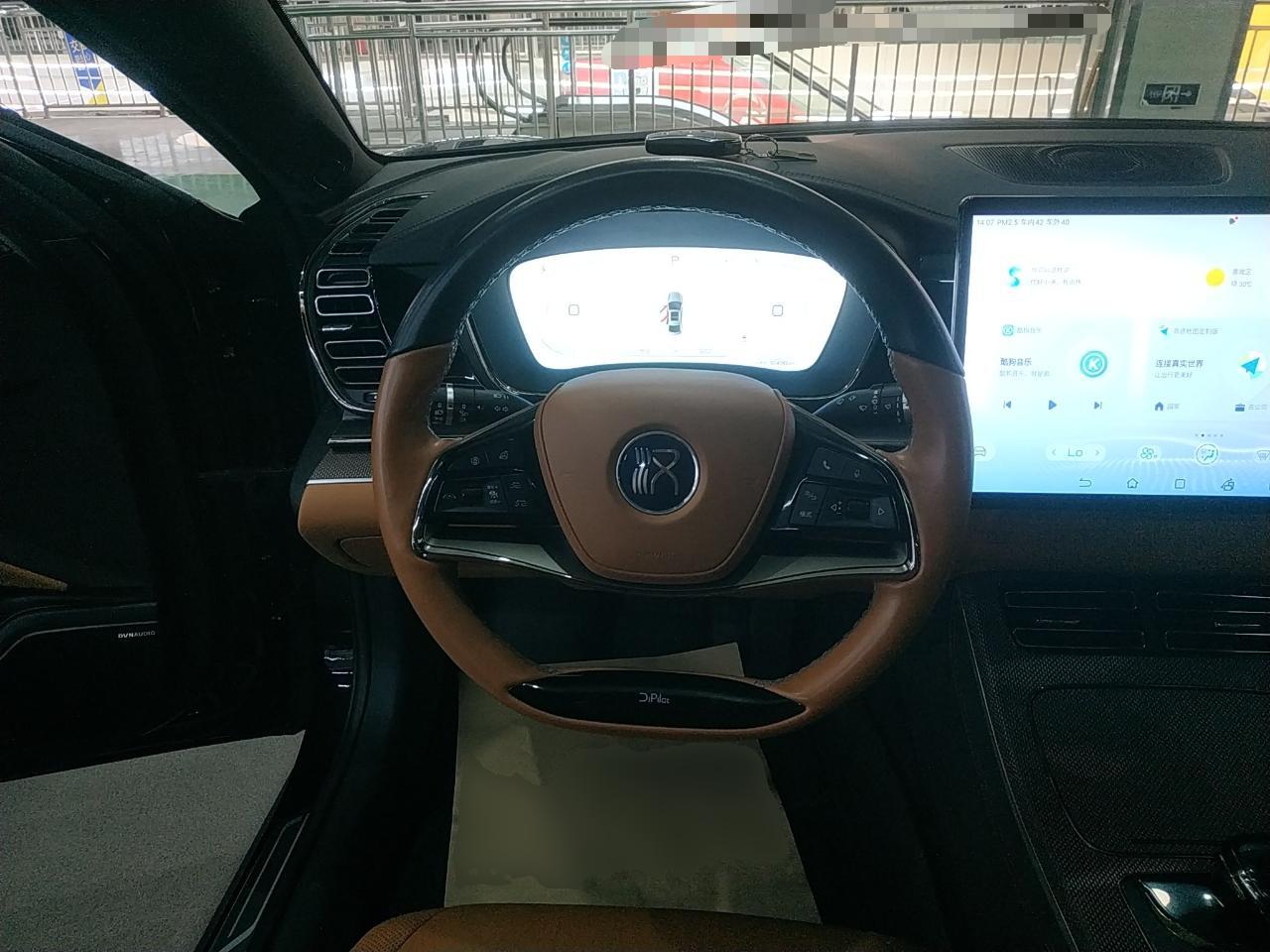 比亚迪 汉 2022款 EV 创世版 610KM四驱尊享型