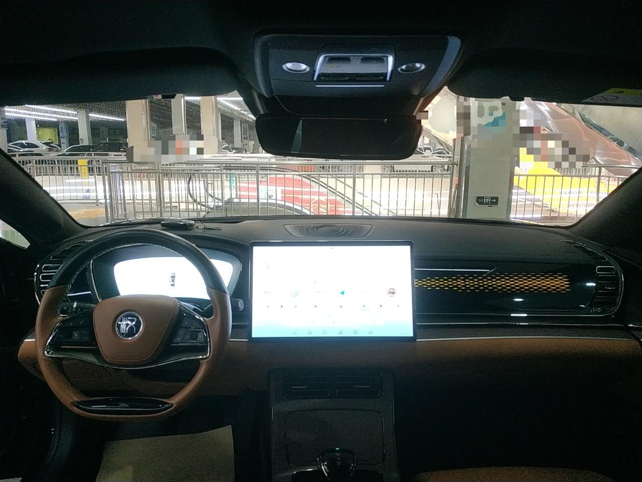 比亚迪 汉 2022款 EV 创世版 610KM四驱尊享型