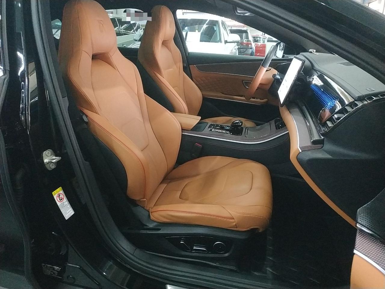 比亚迪 汉 2022款 EV 创世版 610KM四驱尊享型