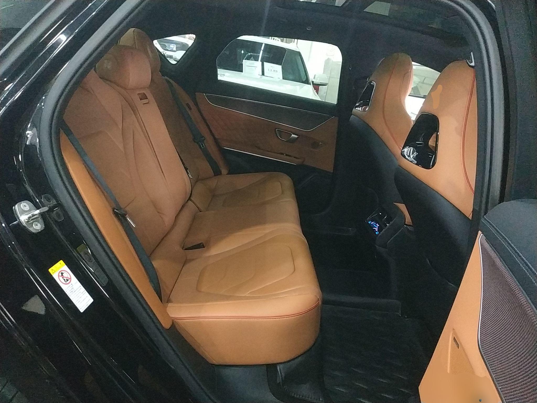 比亚迪 汉 2022款 EV 创世版 610KM四驱尊享型