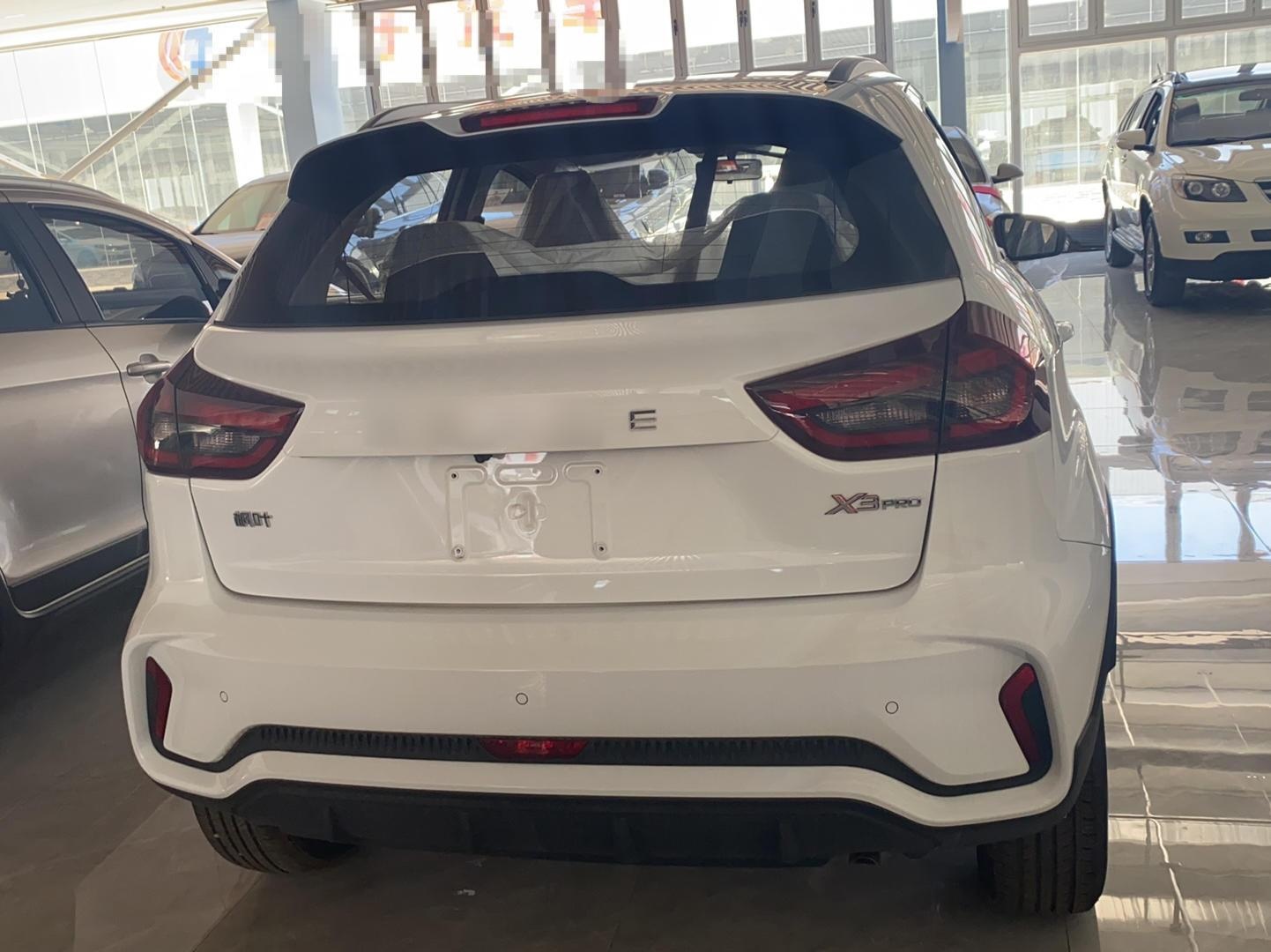 睿蓝汽车X3 PRO 2022款 1.5L 手动小萌