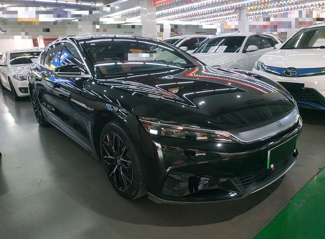 比亚迪 汉 2022款 EV 创世版 610KM四驱尊享型