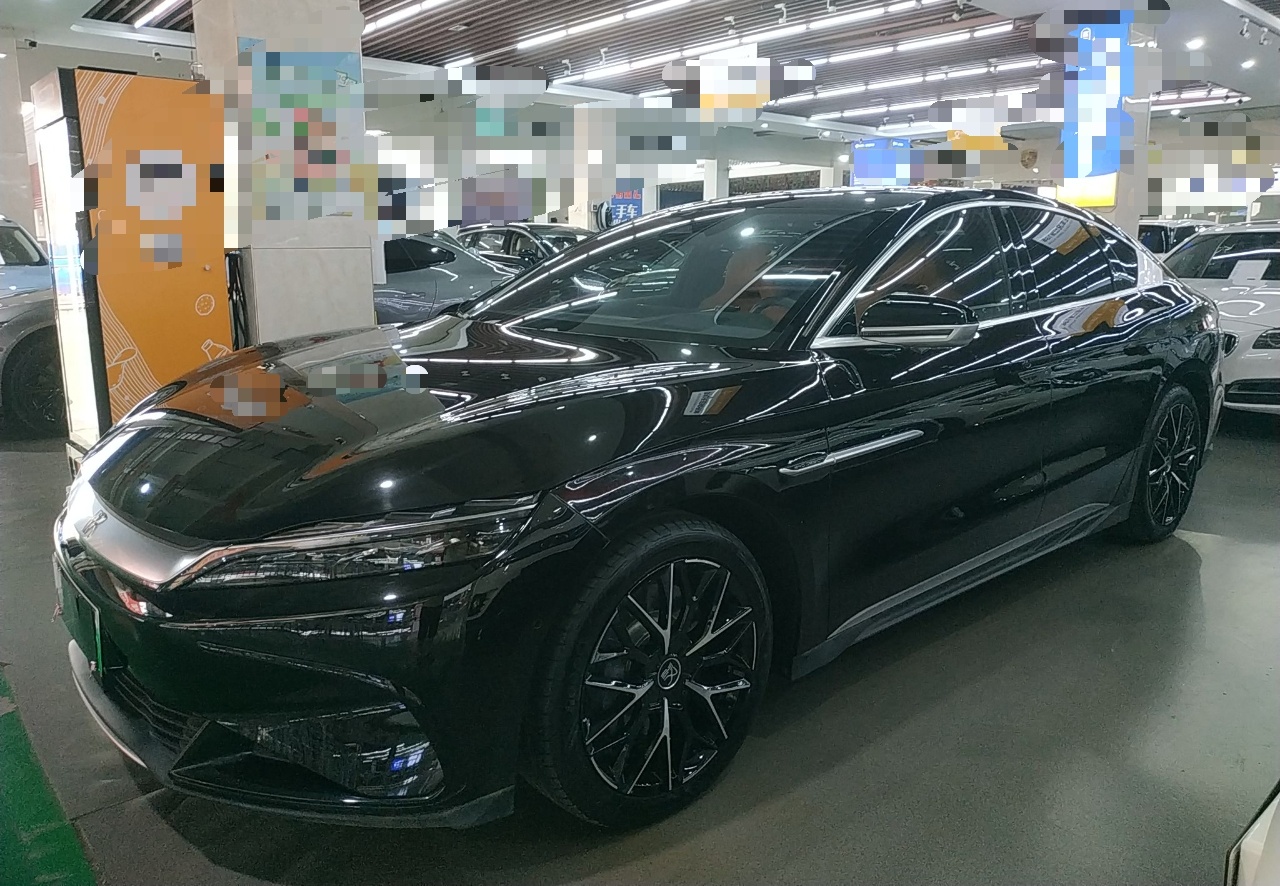 比亚迪 汉 2022款 EV 创世版 610KM四驱尊享型