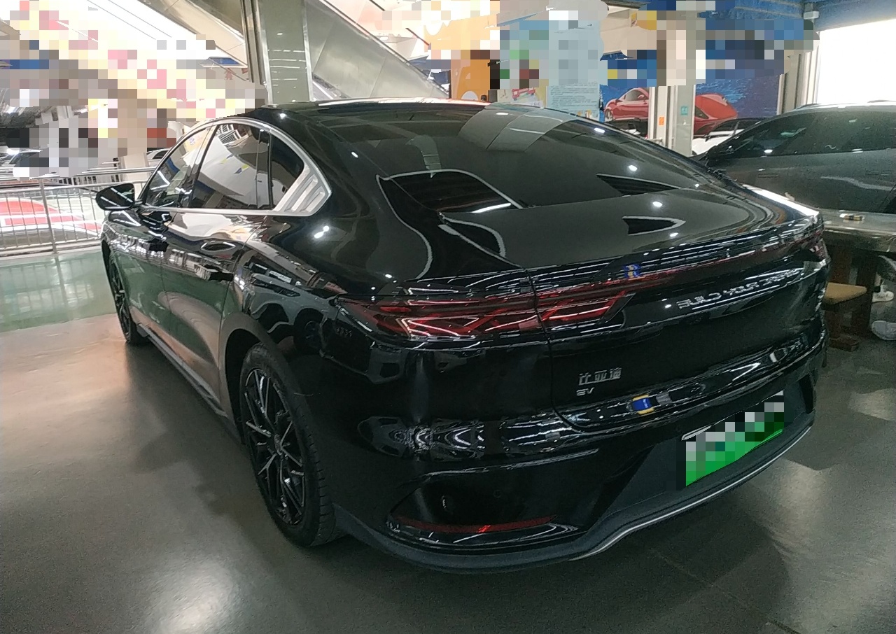 比亚迪 汉 2022款 EV 创世版 610KM四驱尊享型