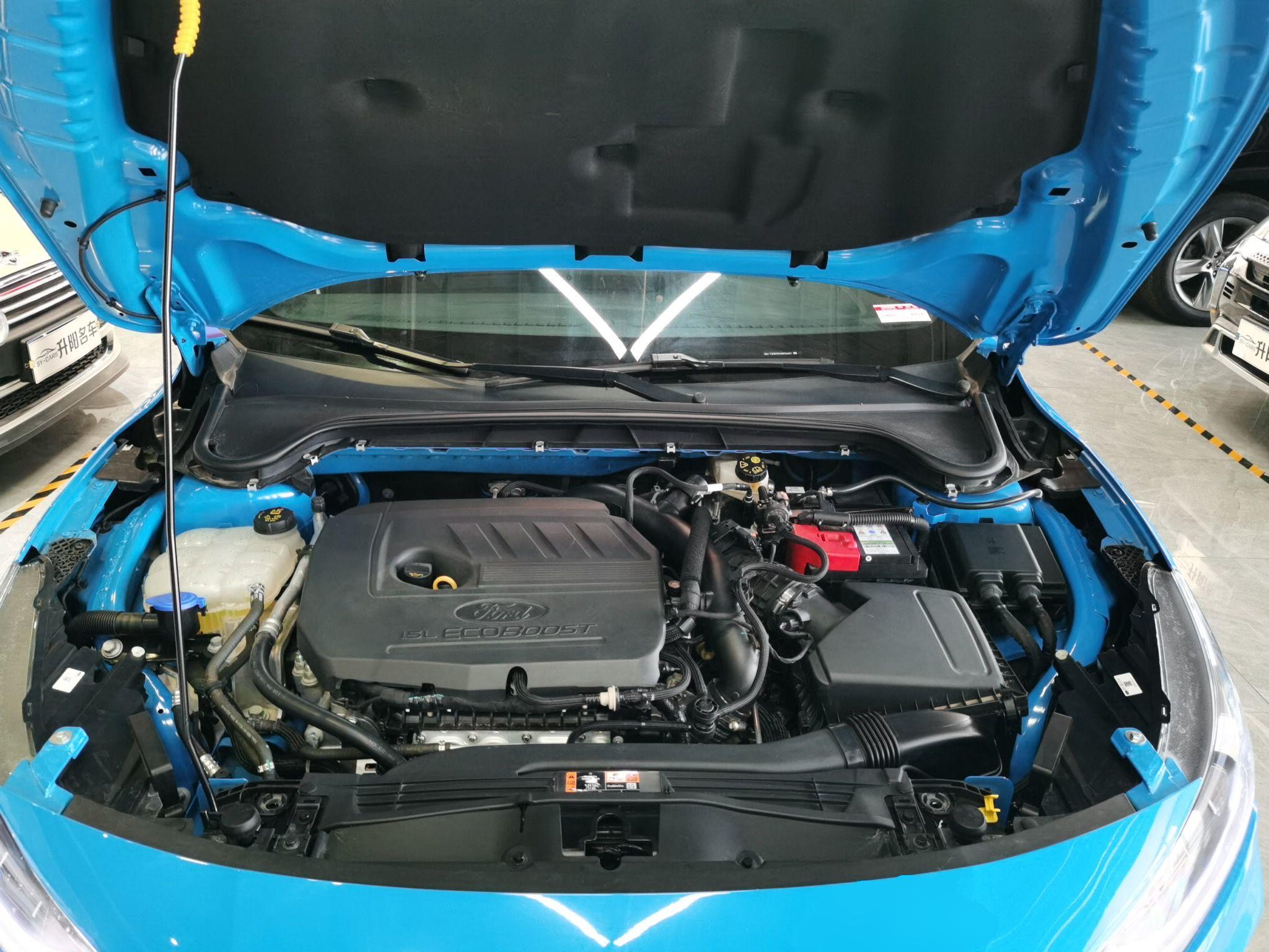 福特 福克斯 2022款 三厢 EcoBoost 180 自动ST Line