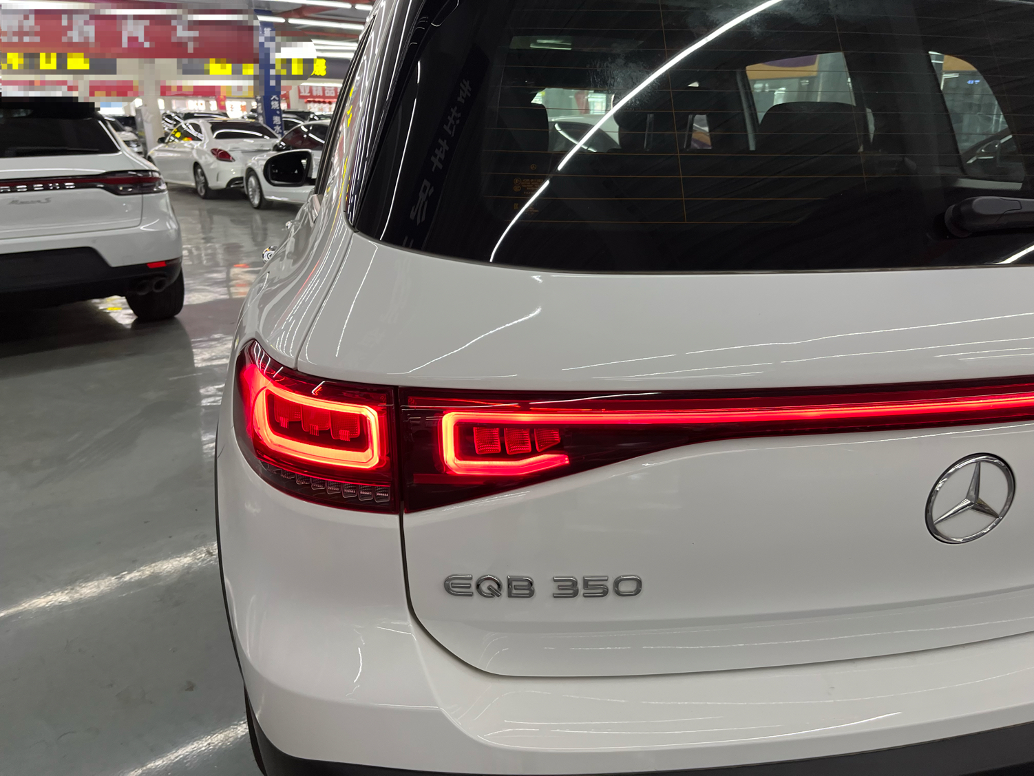 奔驰EQB 2022款 EQB 350 4MATIC 首发特别版