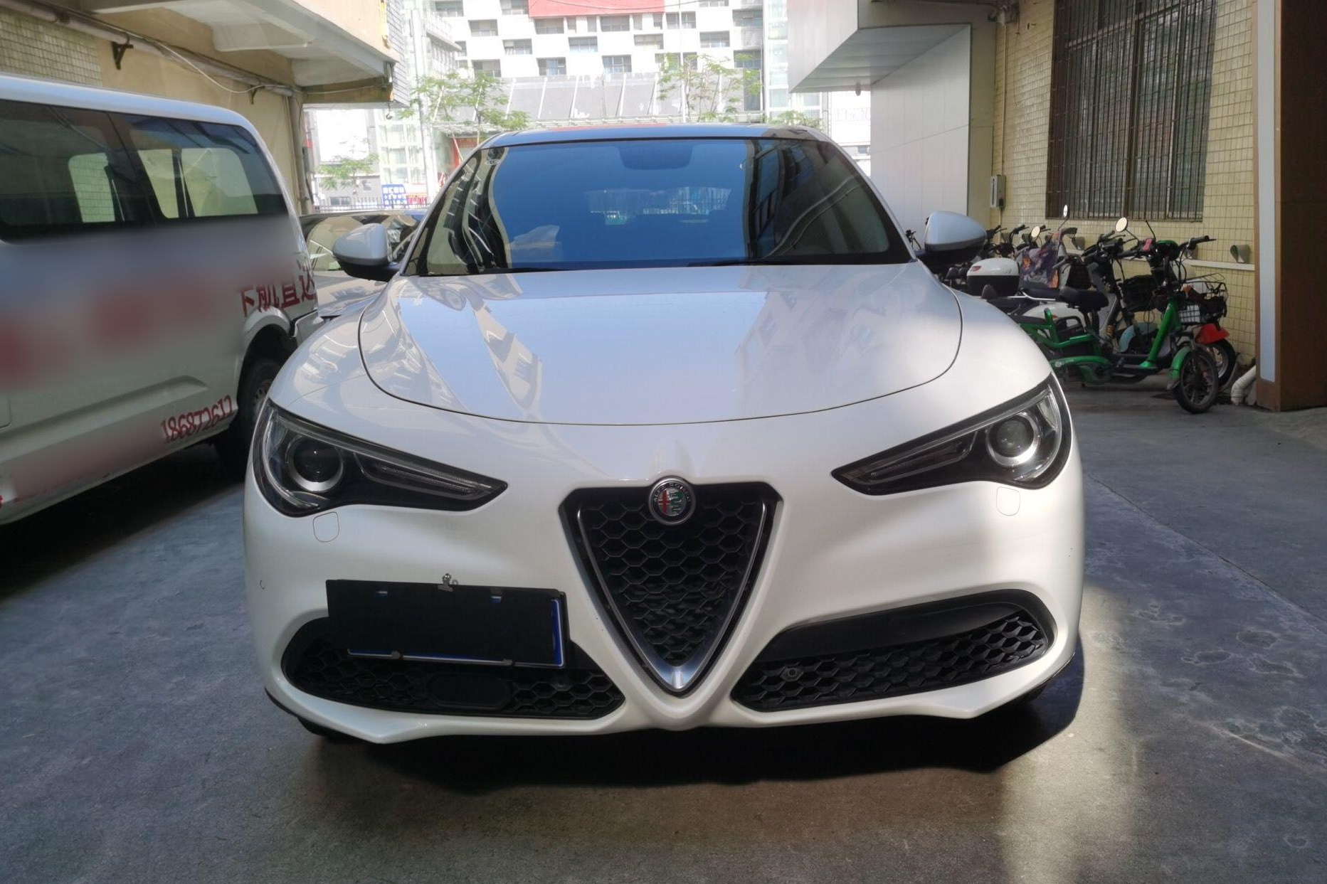 阿尔法·罗密欧 Stelvio 2017款 2.0T 200HP 精英版