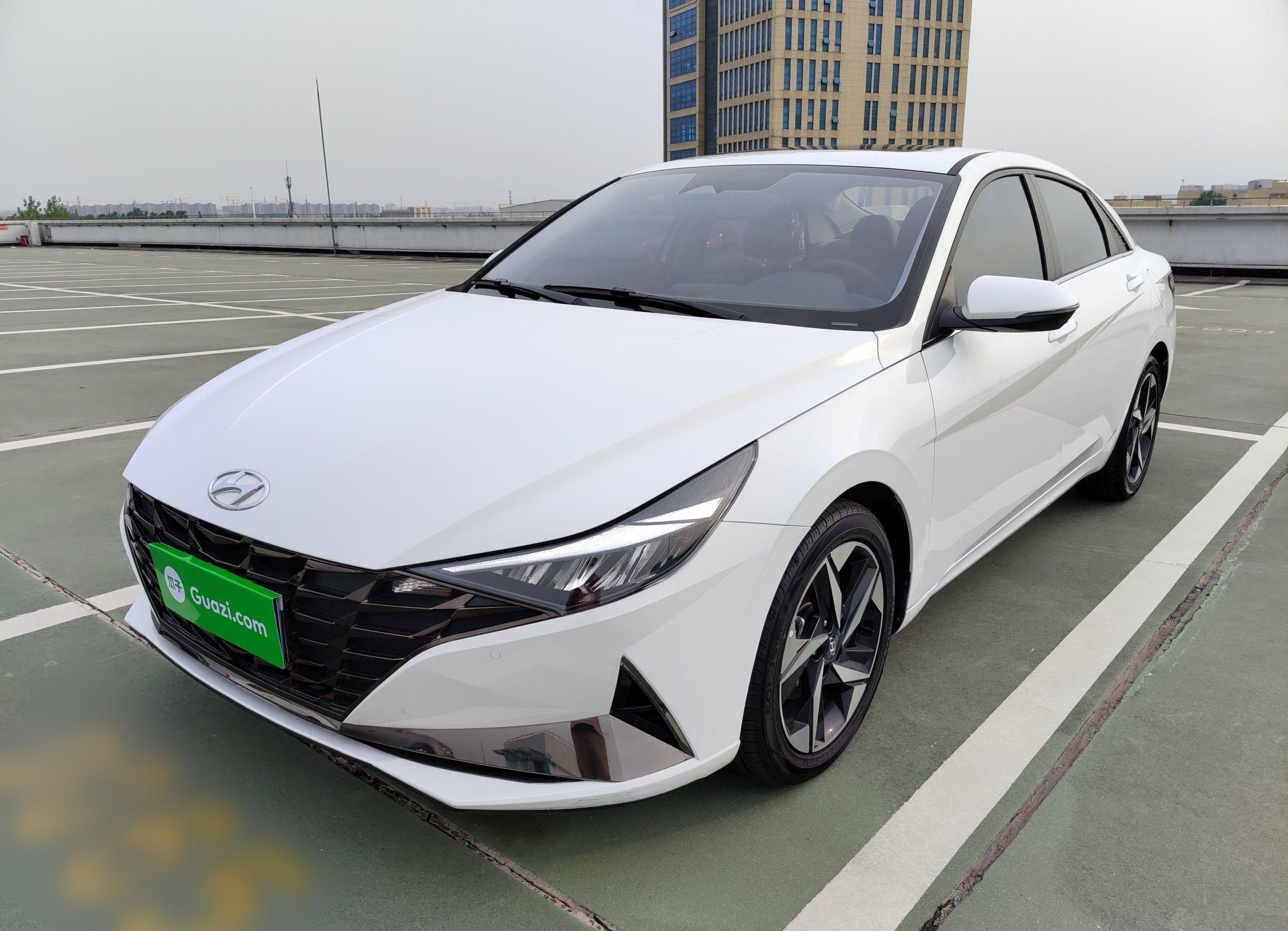 现代 伊兰特 2022款 1.5L CVT LUX尊贵版