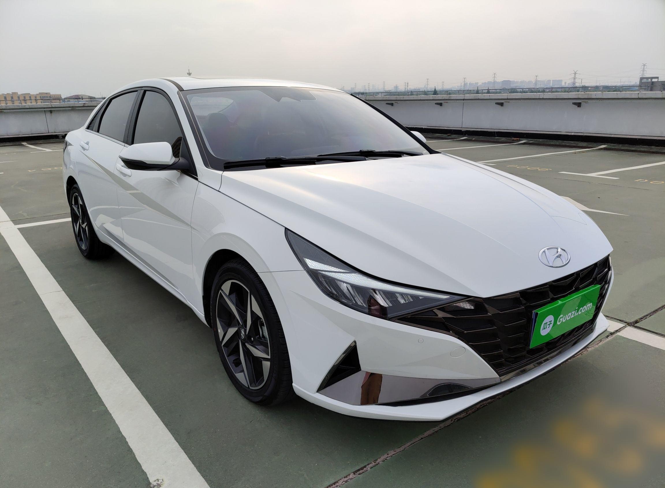 现代 伊兰特 2022款 1.5L CVT LUX尊贵版