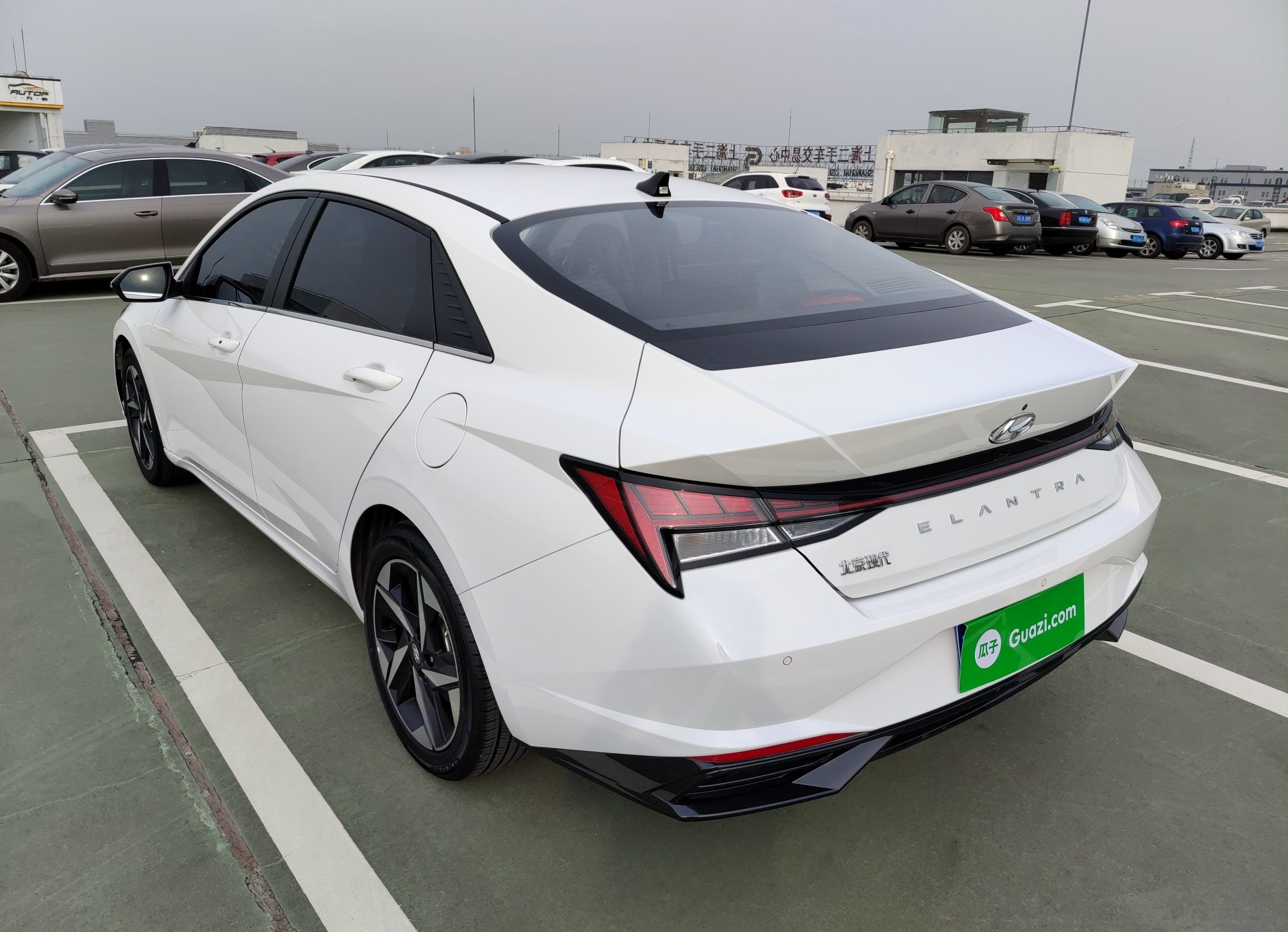 现代 伊兰特 2022款 1.5L CVT LUX尊贵版