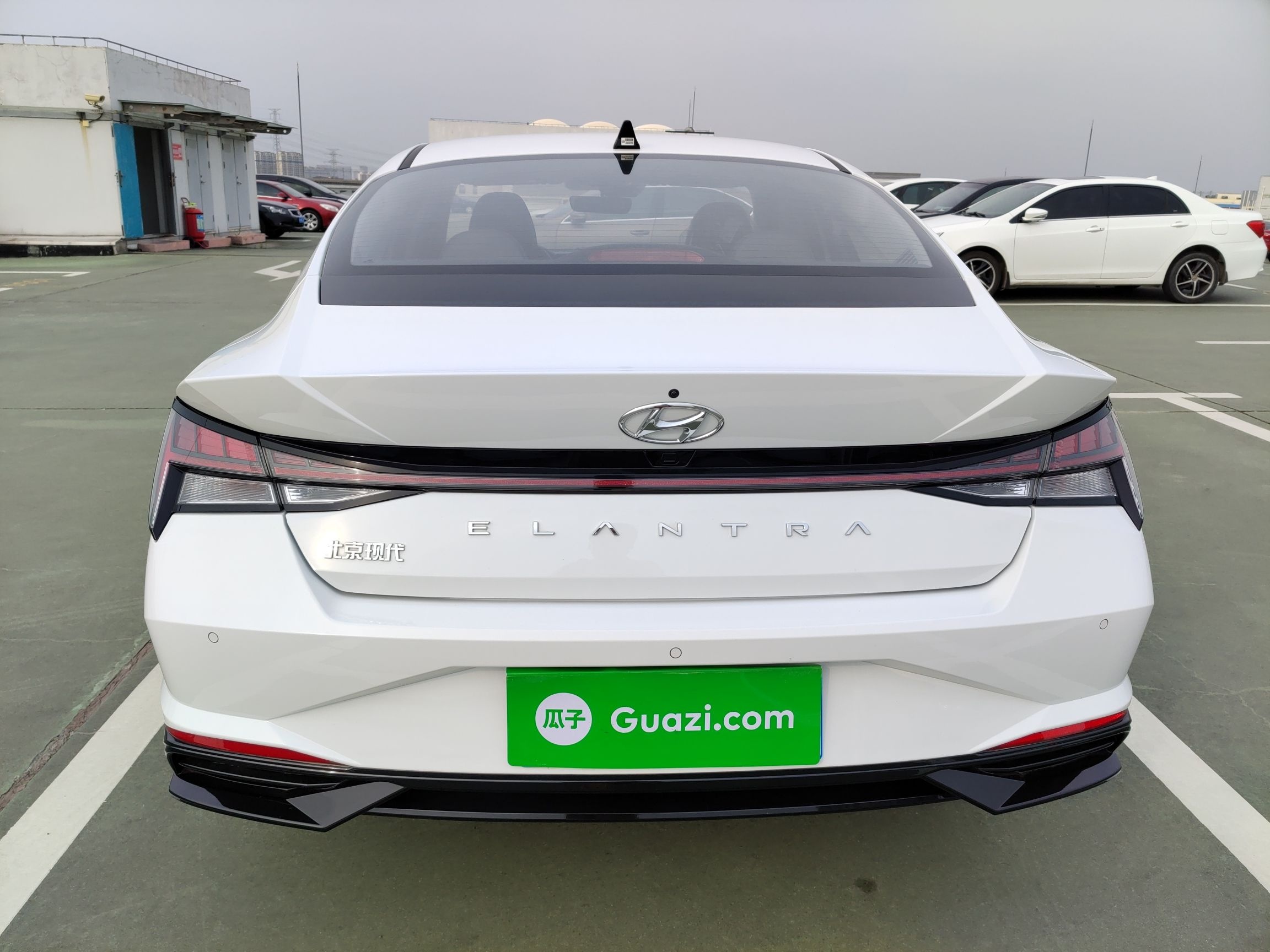 现代 伊兰特 2022款 1.5L CVT LUX尊贵版