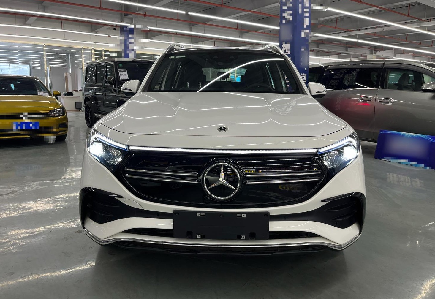 奔驰EQB 2022款 EQB 350 4MATIC 首发特别版