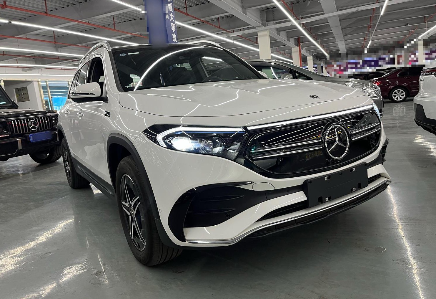 奔驰EQB 2022款 EQB 350 4MATIC 首发特别版