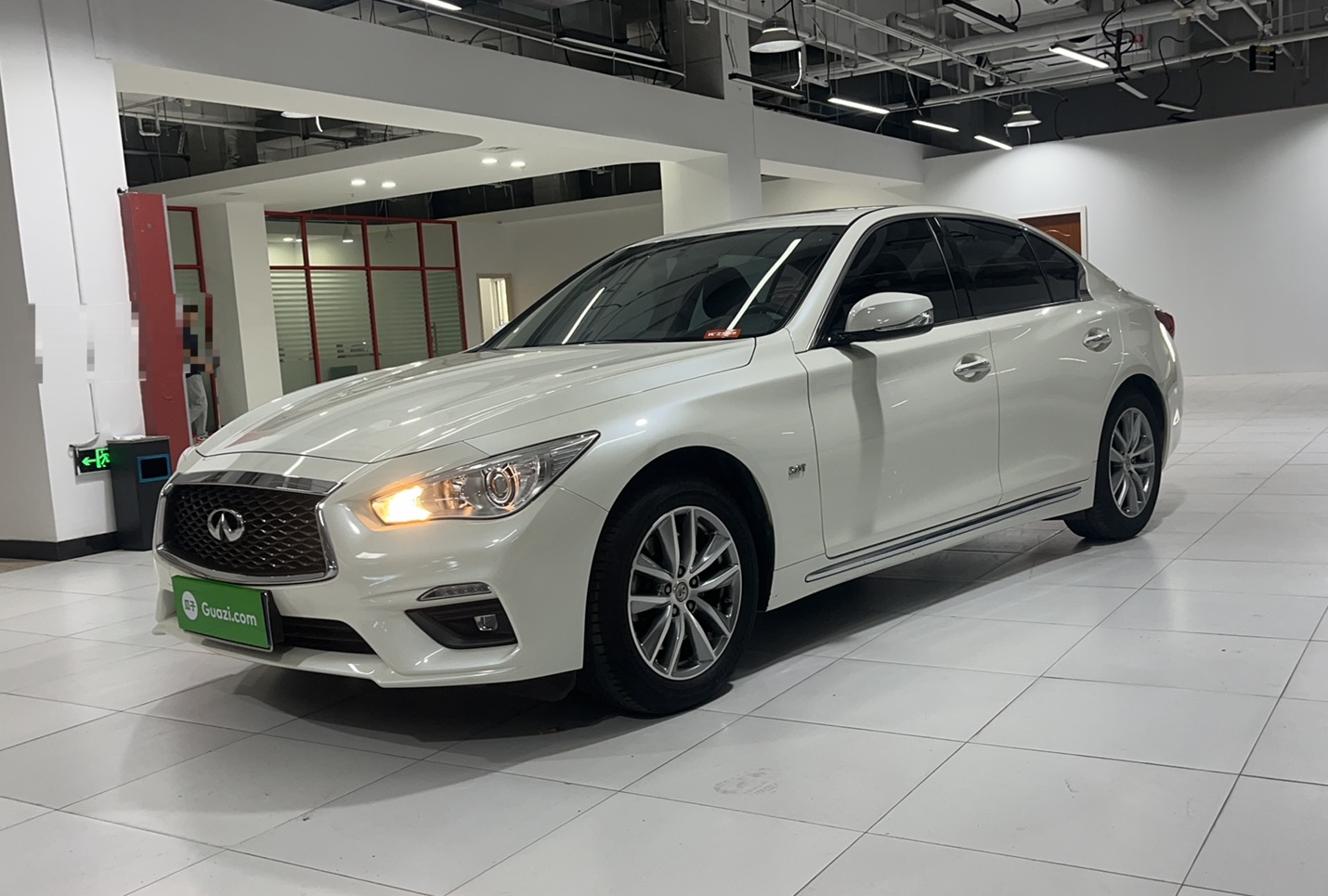 英菲尼迪Q50L 2018款 2.0T 舒适版 国VI