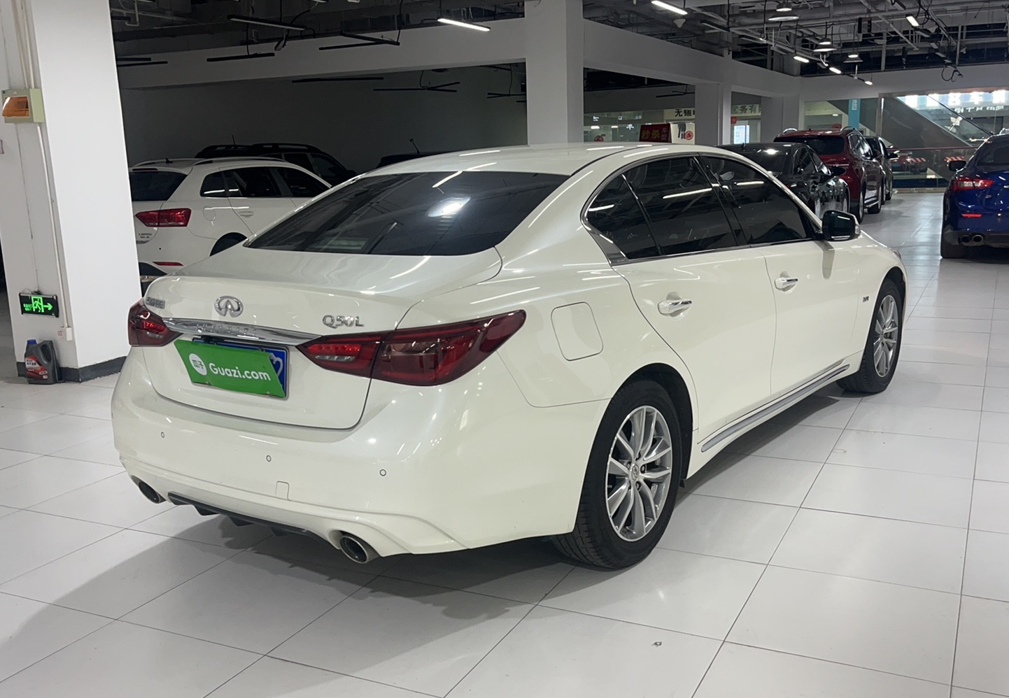 英菲尼迪Q50L 2018款 2.0T 舒适版 国VI