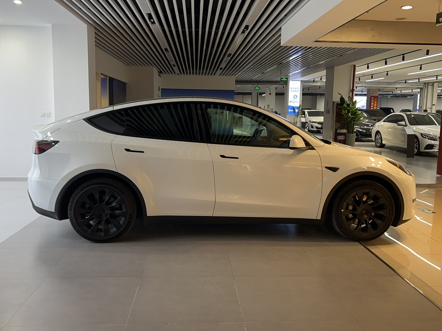 特斯拉 Model Y 2022款 后轮驱动版