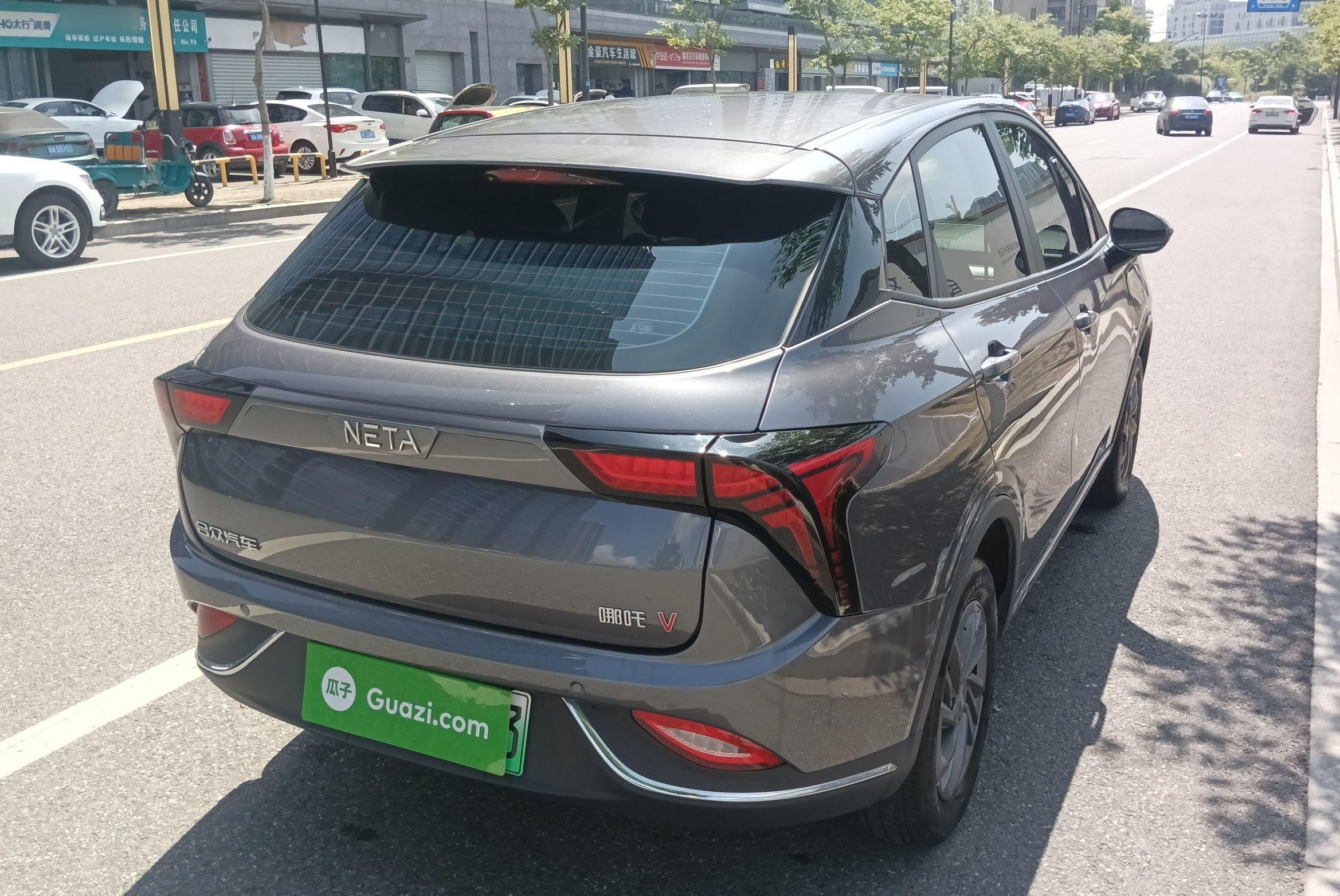 哪吒汽车 哪吒V 2022款 潮 300 Lite 磷酸铁锂