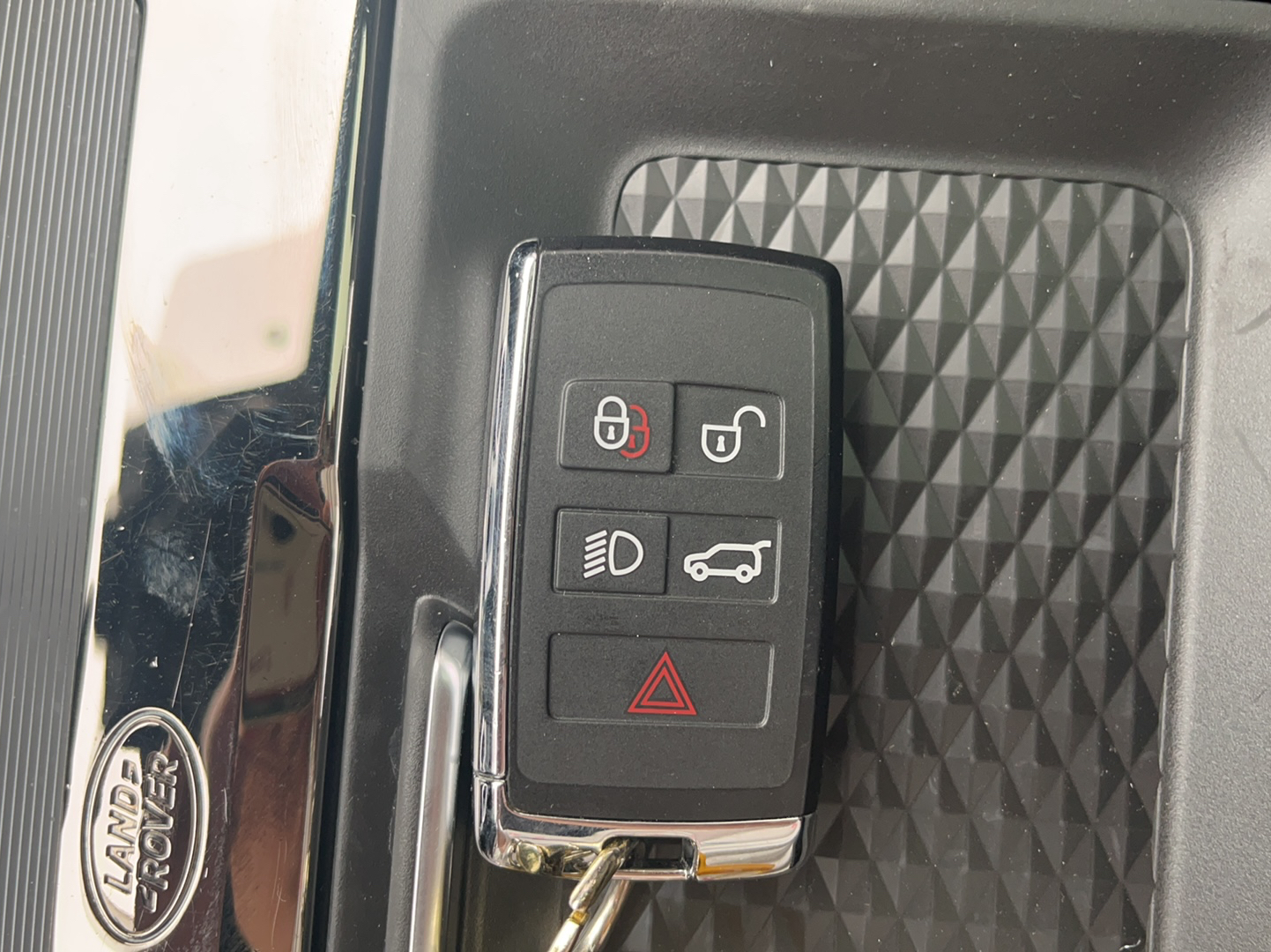 路虎 揽胜极光 2020款 249PS R-DYNAMIC S 曜黑运动科技版