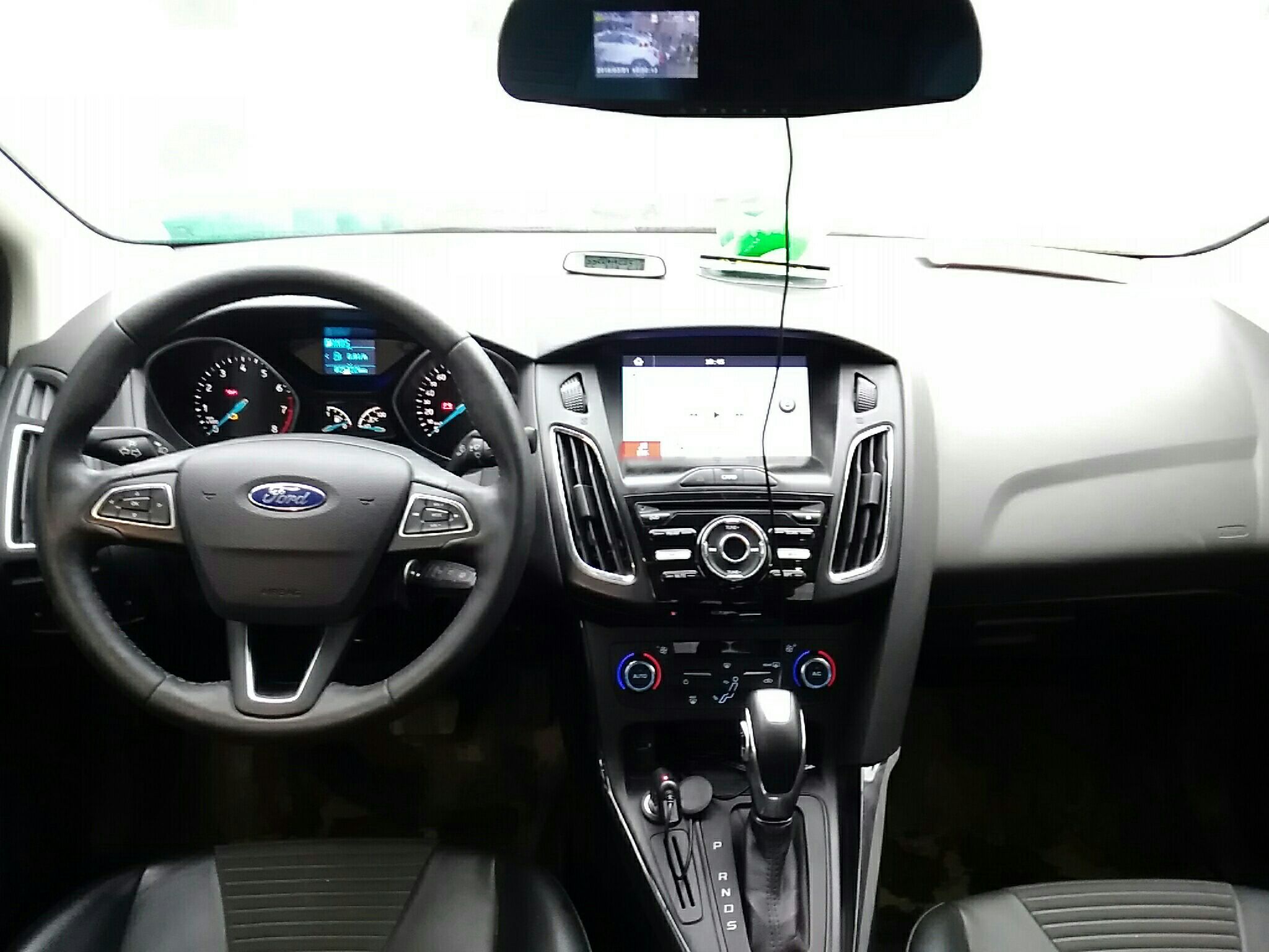 福特福克斯2017款16l自动4门5座三厢车风尚型智行版国Ⅴ