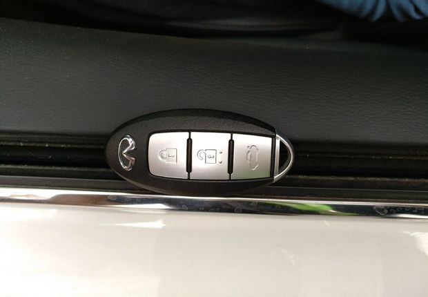 英菲尼迪Q50 [进口] 2014款 3.7L 自动 舒适版 (欧Ⅴ) 