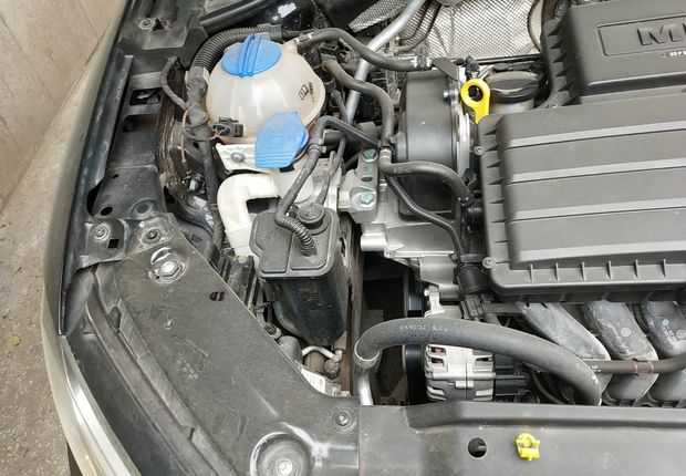 大众速腾 2015款 1.6L 手动 舒适型 (国Ⅴ) 