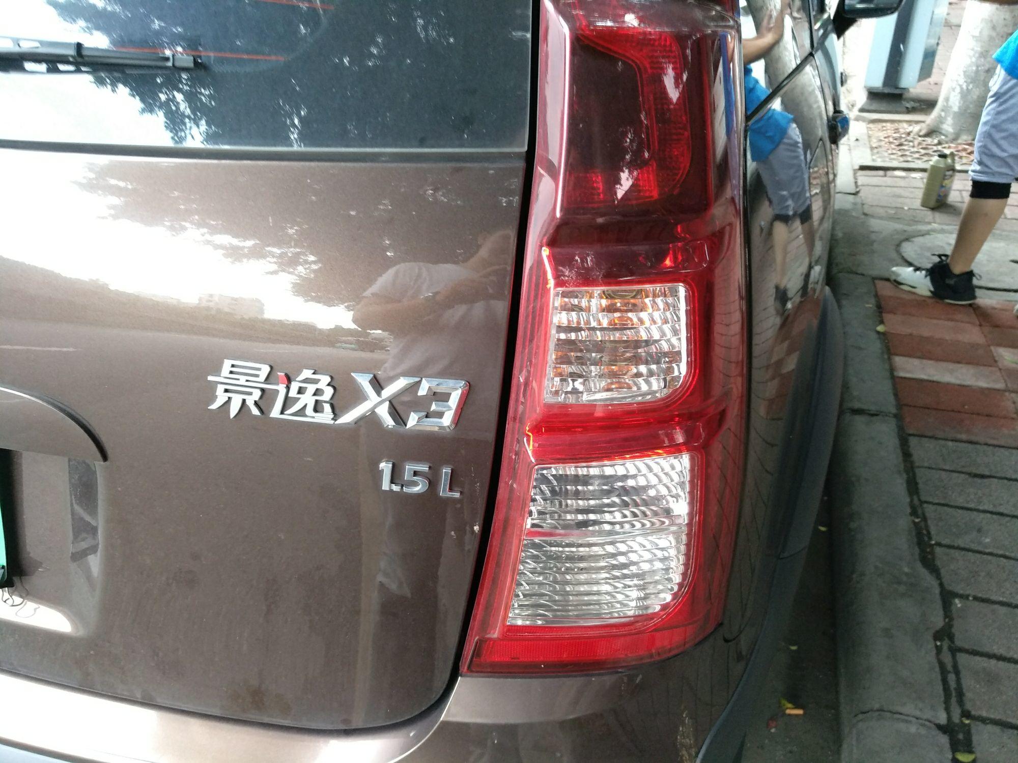 东风风行景逸X3 2015款 1.5L 手动 前驱 豪华型 (国Ⅳ) 