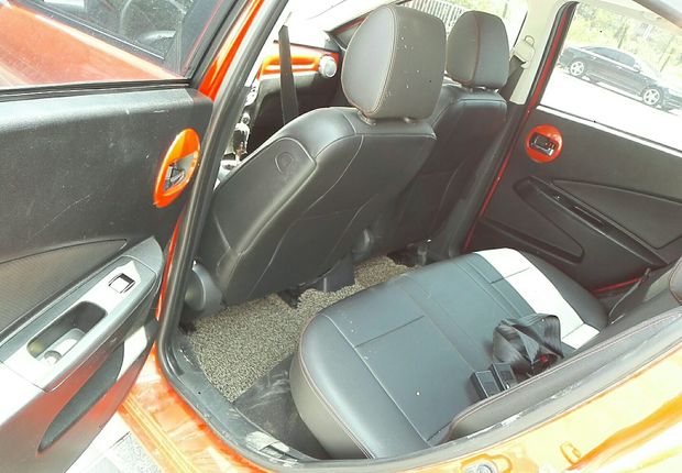 一汽欧朗 2012款 1.5L 自动 4门5座三厢车 豪华型 (国Ⅳ) 