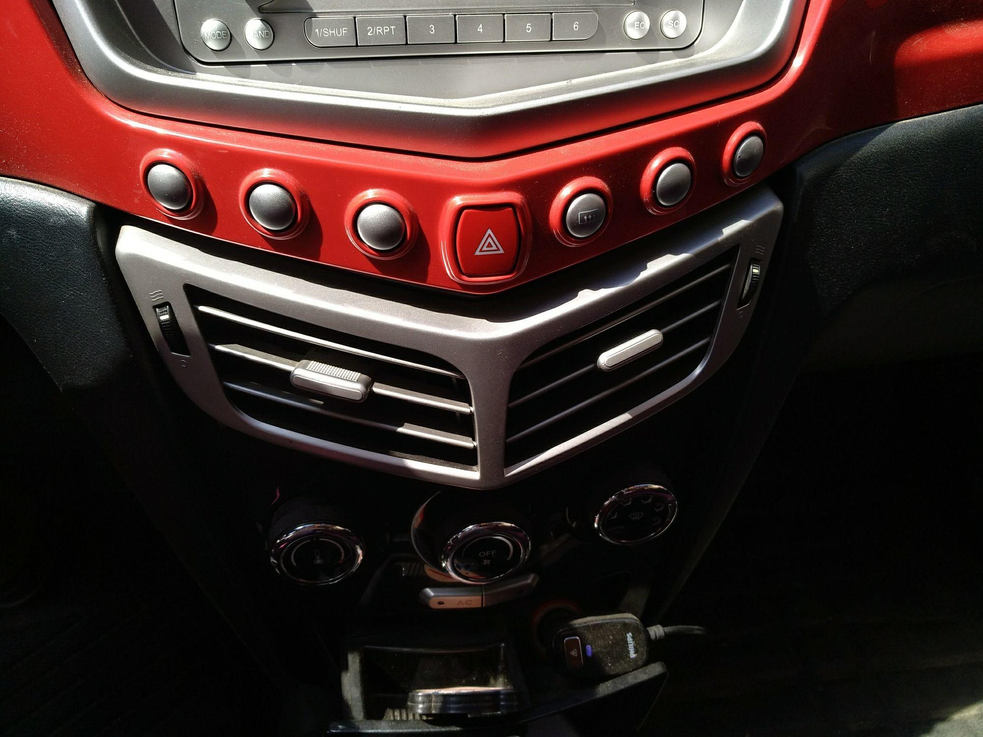 一汽欧朗 2012款 1.5L 手动 4门5座三厢车 豪华型 (国Ⅳ) 