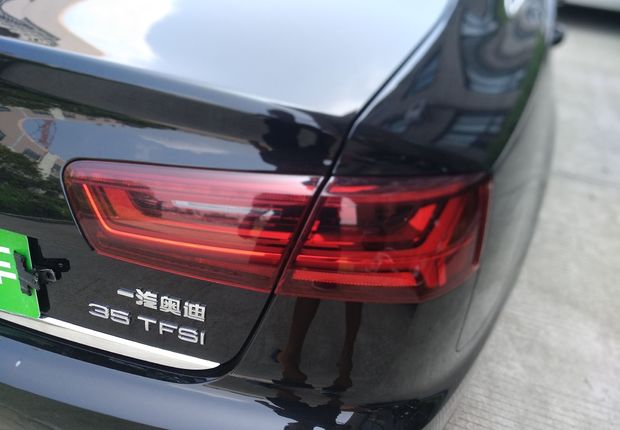 奥迪A6L 35TFSI 2018款 2.0T 自动 时尚型30周年纪念版 (国Ⅴ) 