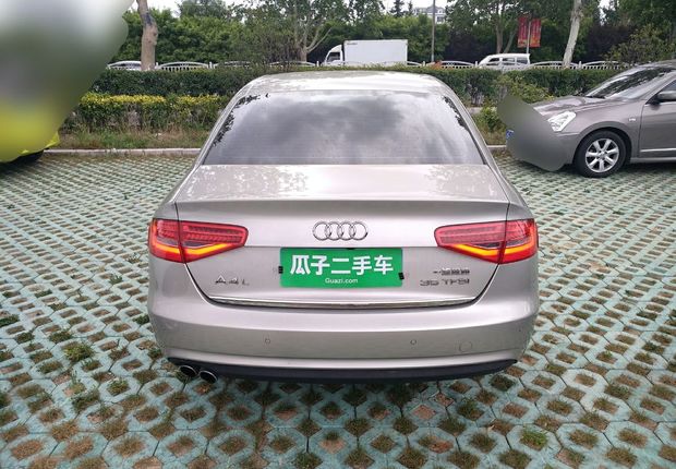 奥迪A4L 2015款 2.0T 自动 标准型 (国Ⅳ) 