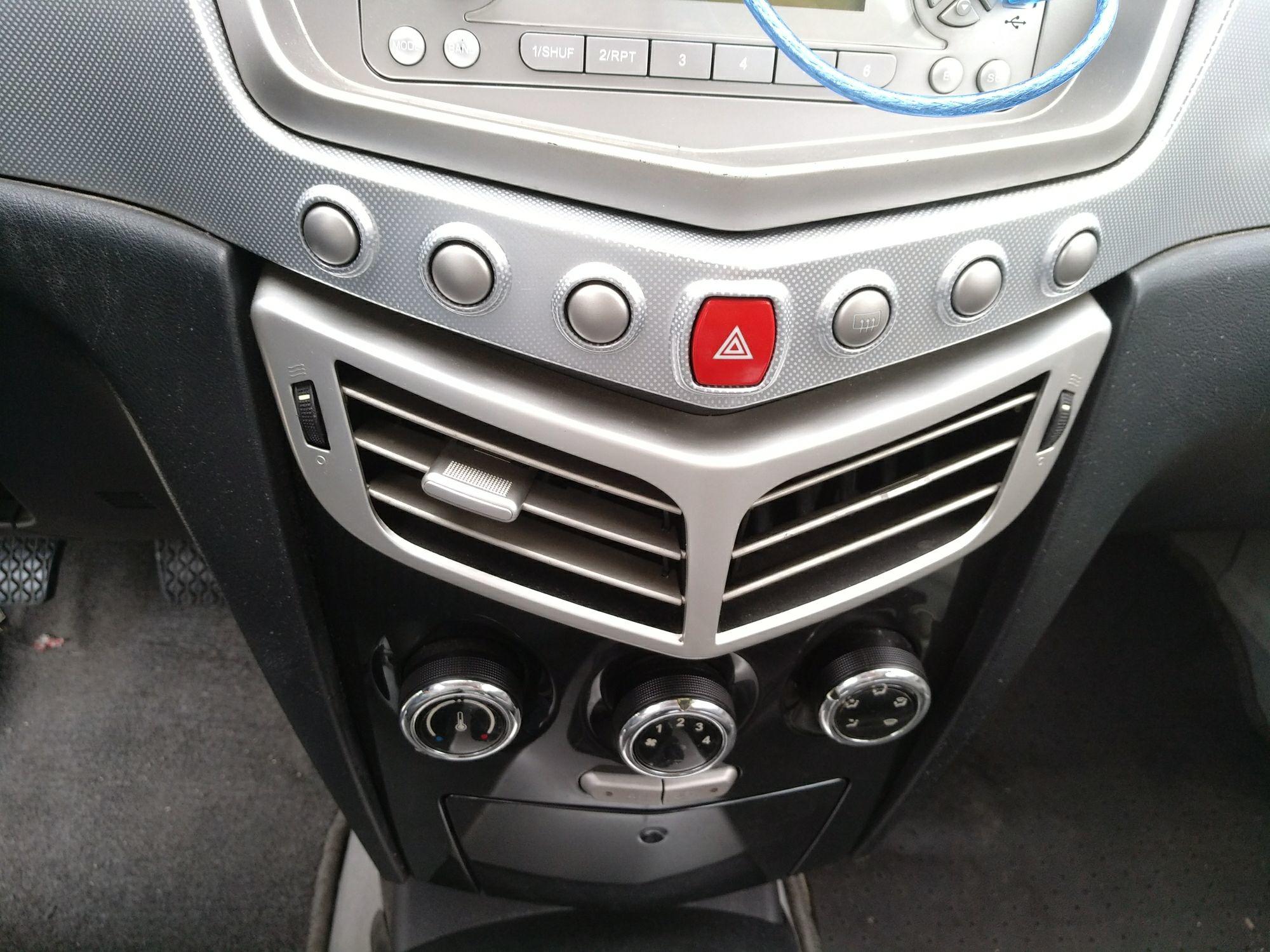 一汽欧朗 2012款 1.5L 手动 4门5座三厢车 舒适型 (国Ⅳ) 