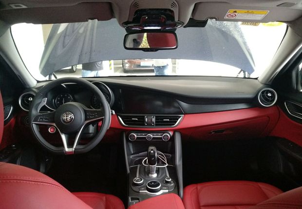 阿尔法罗密欧Giulia [进口] 2017款 2.0T 自动 豪华版 